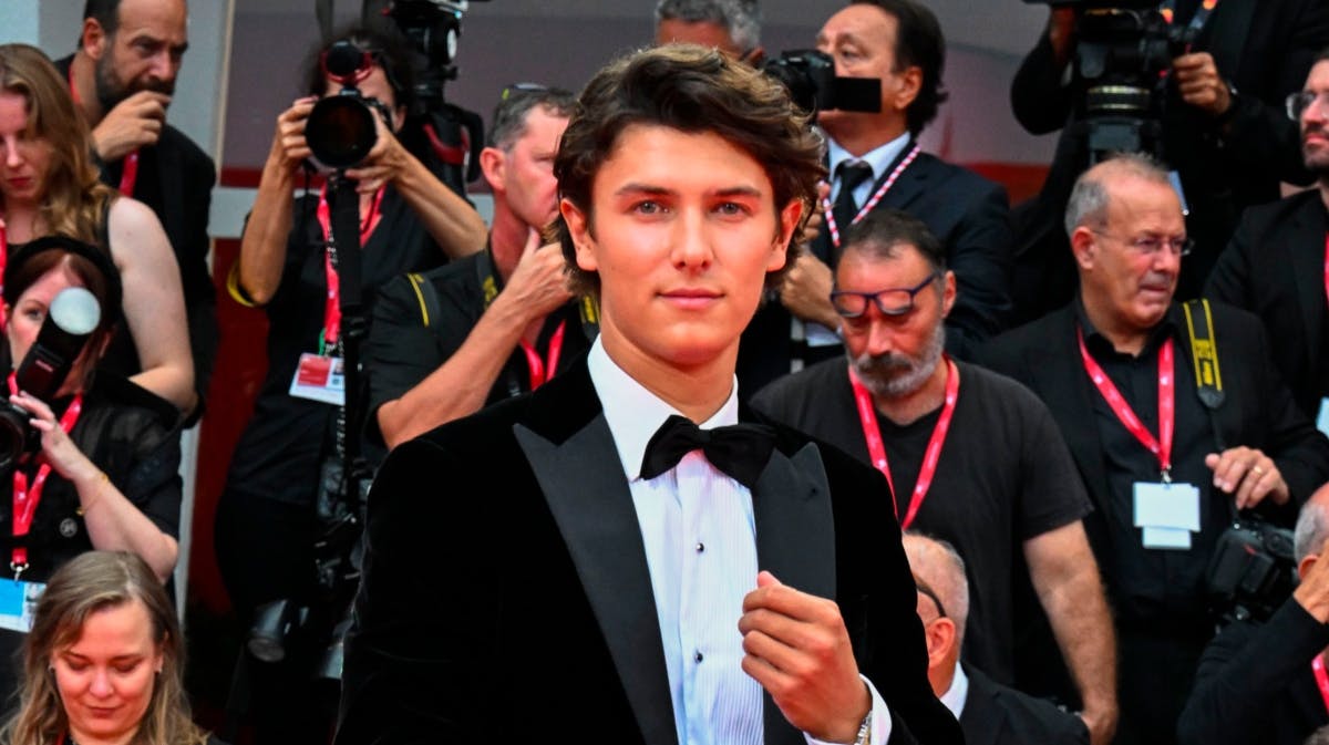 Grev Nikolai på den røde løber i Venedig. 