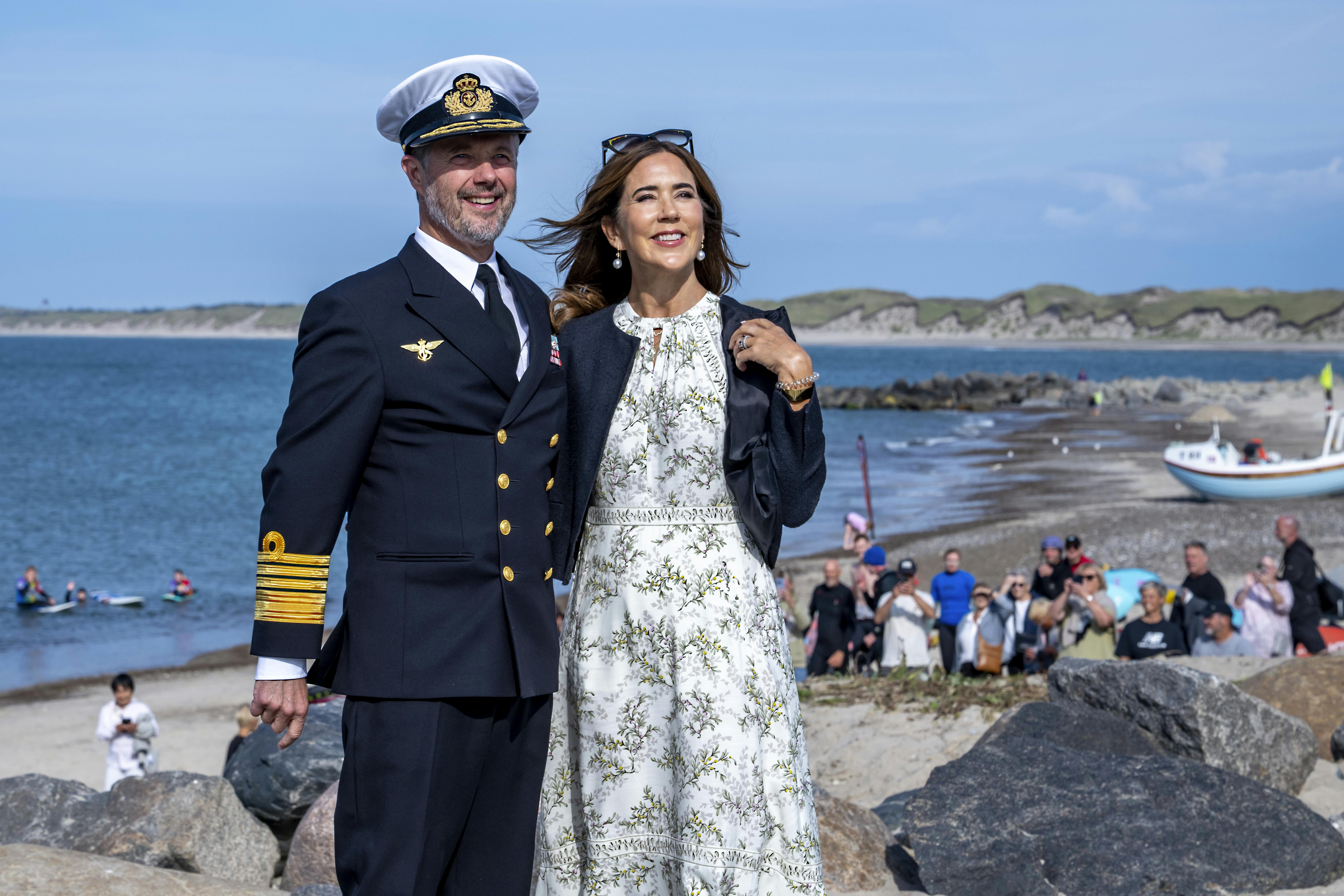 Dronning Mary var også iført en kjole fra ME + EM i Thisted Kommune.