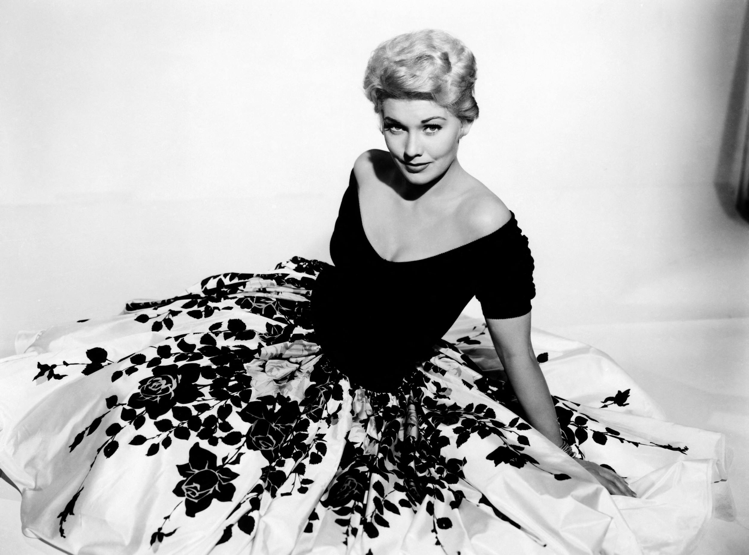 PICNIC, Kim Novak, 1955 (Mega Agency TagID: MEGAEMBDPICNEC030_853199.jpg) [Photo via Mega Agency]