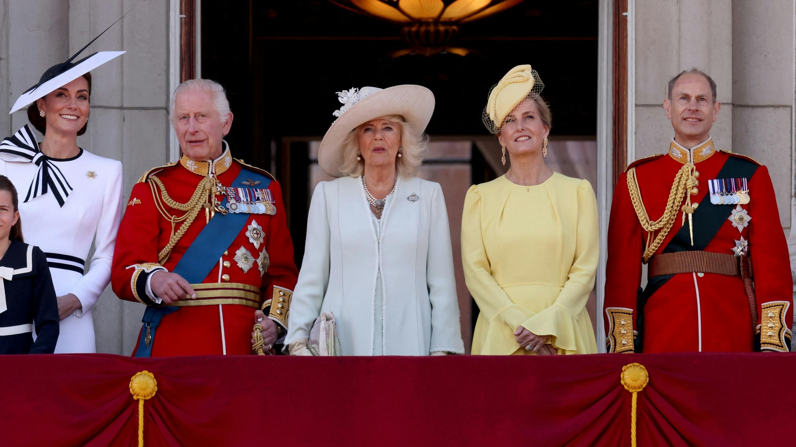 Prinsesse Catherine, kong Charles, dronning Camilla, hertuginde Sophie og prins Andrew. 