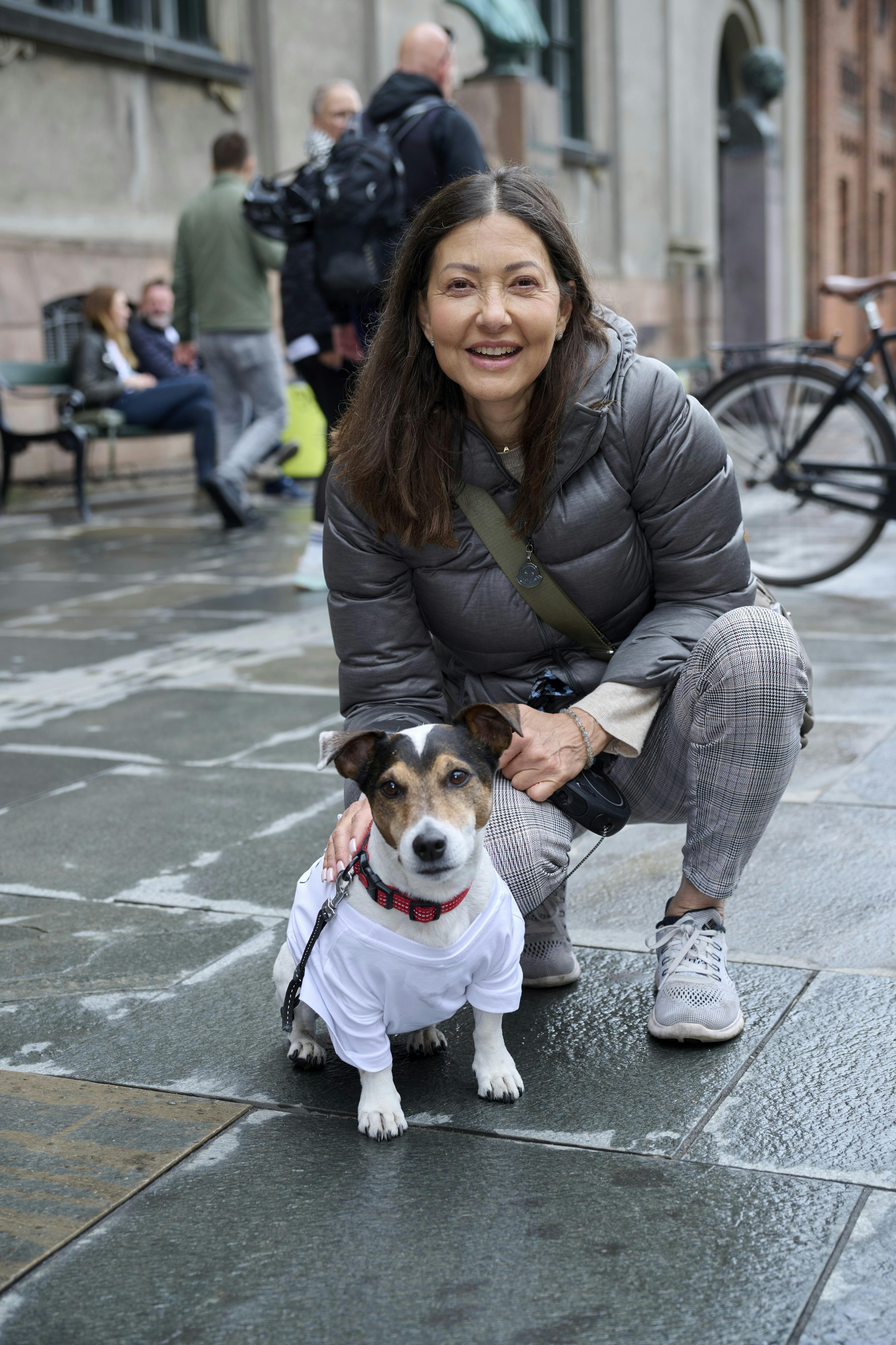 Grevinde Alexandra på Unity Walk med sin hund.