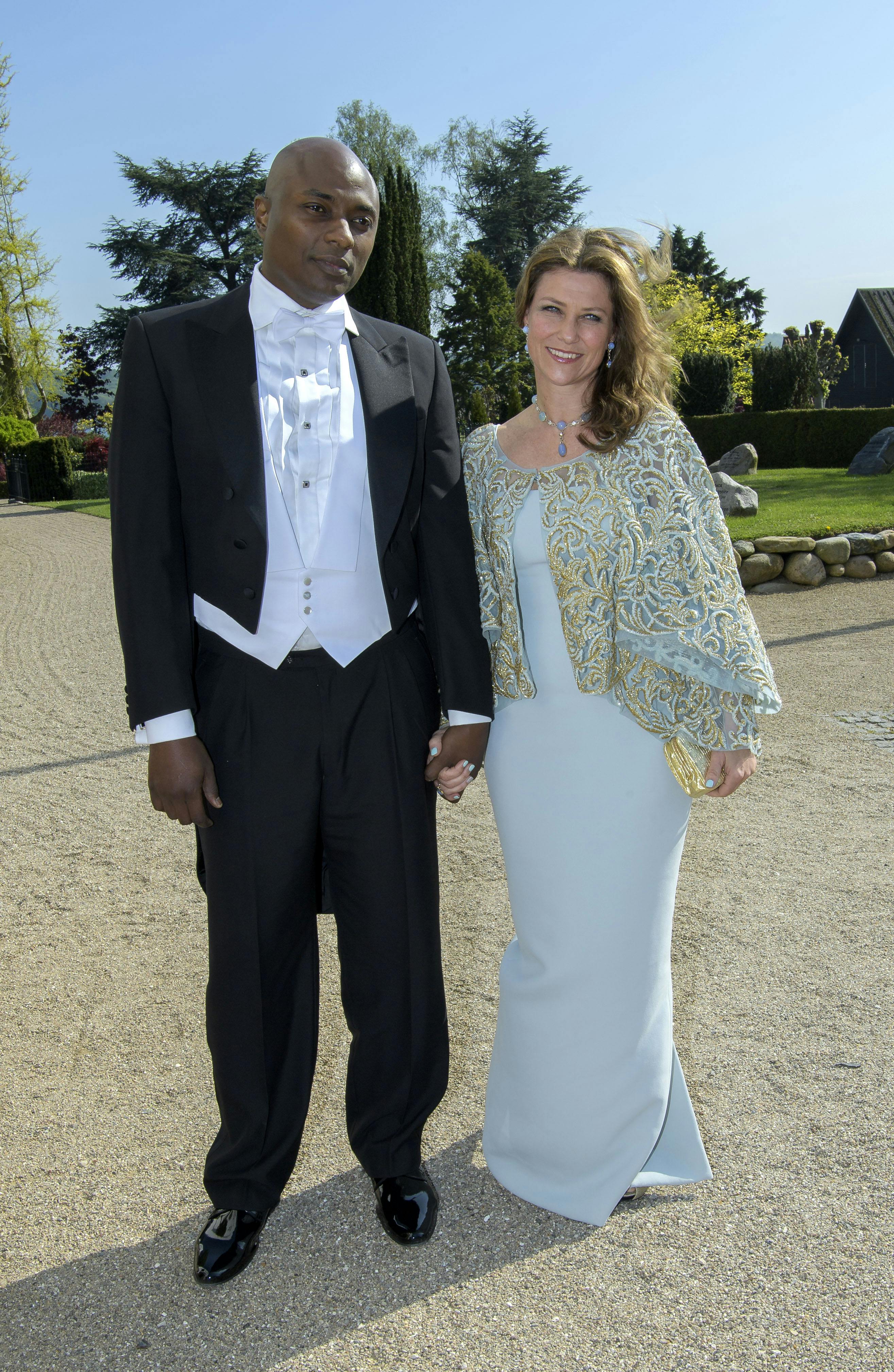 SOLO BILLED-BLADETMichael Ahlefeldt-Laurvig-Bille og Prinsesse Alexandra af Berleburg er blevet gift i SvendborgDato: 18.5.2019Sted: Sankt Jørgens Kirke. SvendborgJournalist: Trine LarsenFoto: Copyright : Martin Høien/Aller Media Danmark