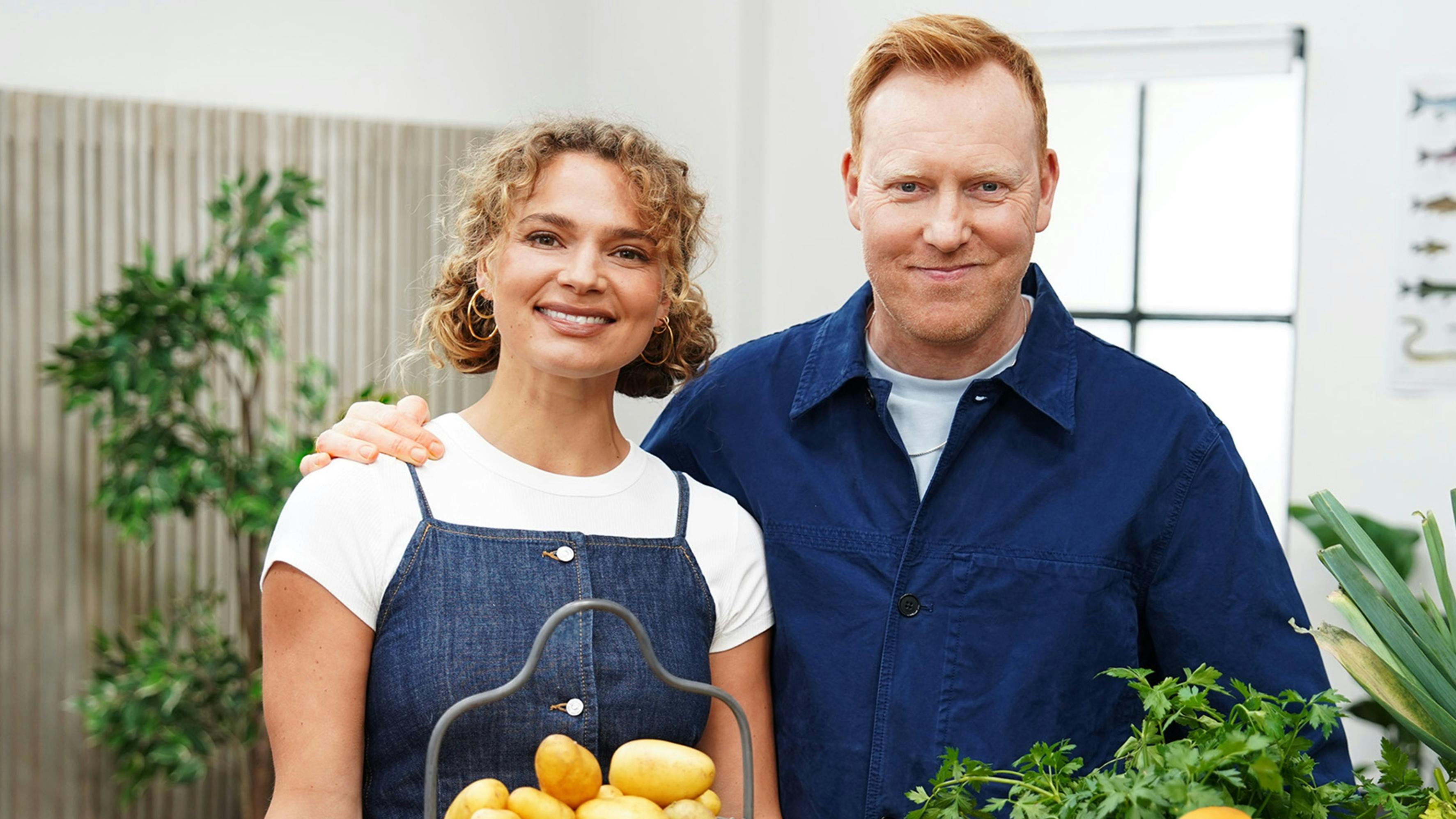 Anders Breinholt og Julia Prokopenko er værter på ”Danmarks nye livret”. 