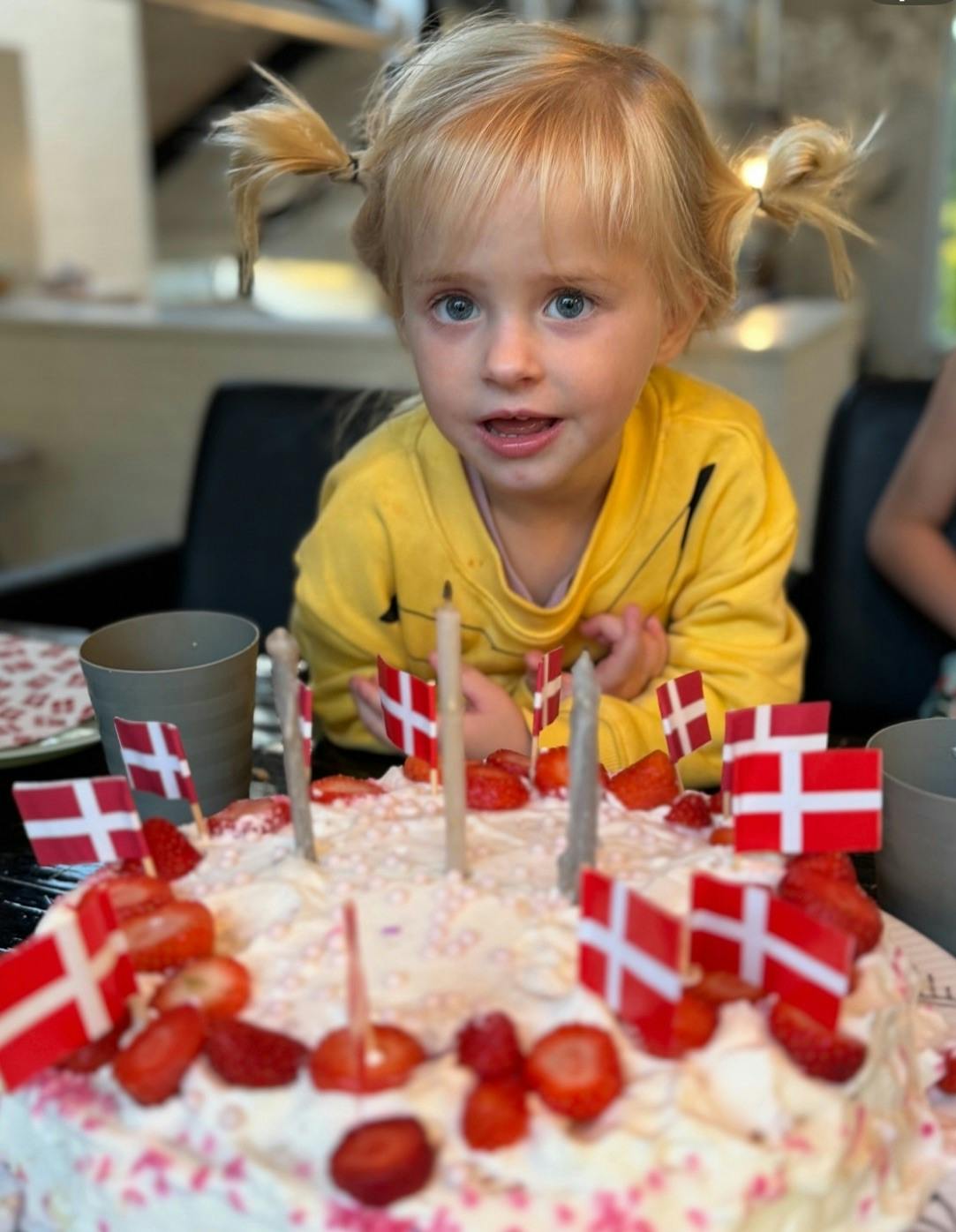Treårs fødselsdag for Dennis Knudsens datter Aura.