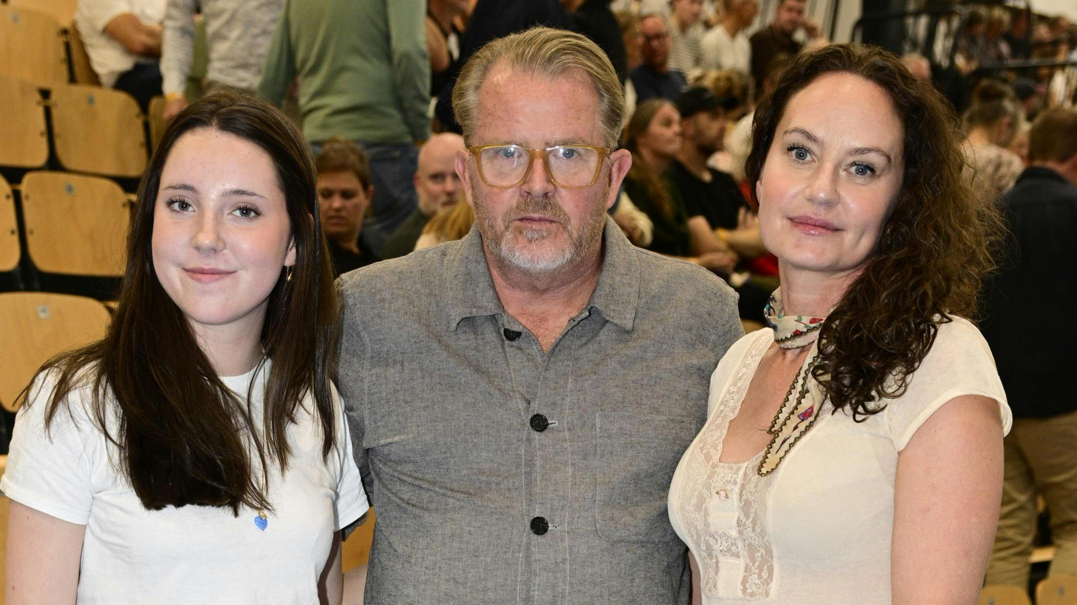 Rolf Sørensen med hustruen Mette og bonusdatteren Ella. 