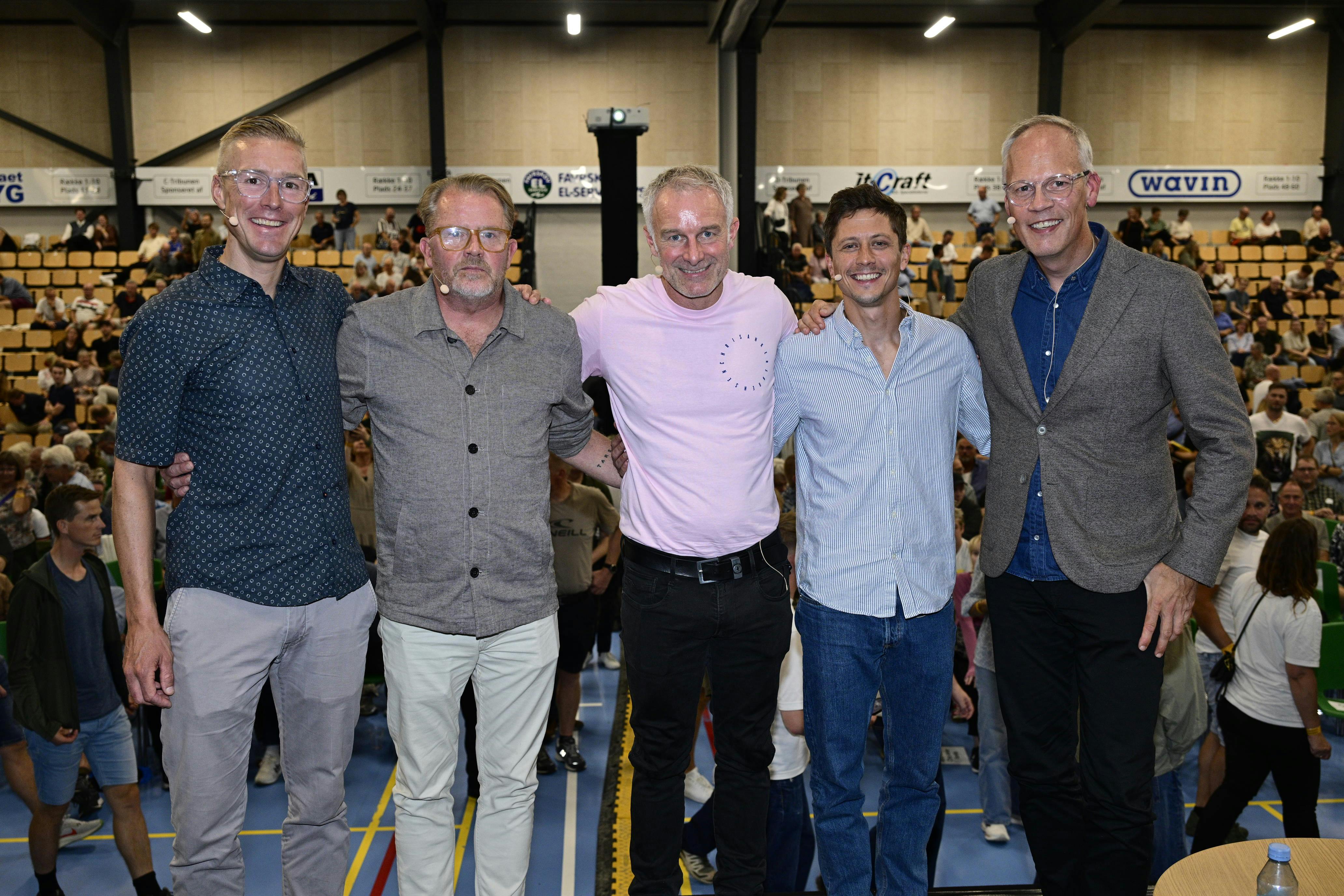 Lars Bak, Rolf Sørensen , Allan Bo Andresen, Rasmus Staghøj og Dennis Ritter på scenen i Hammel.