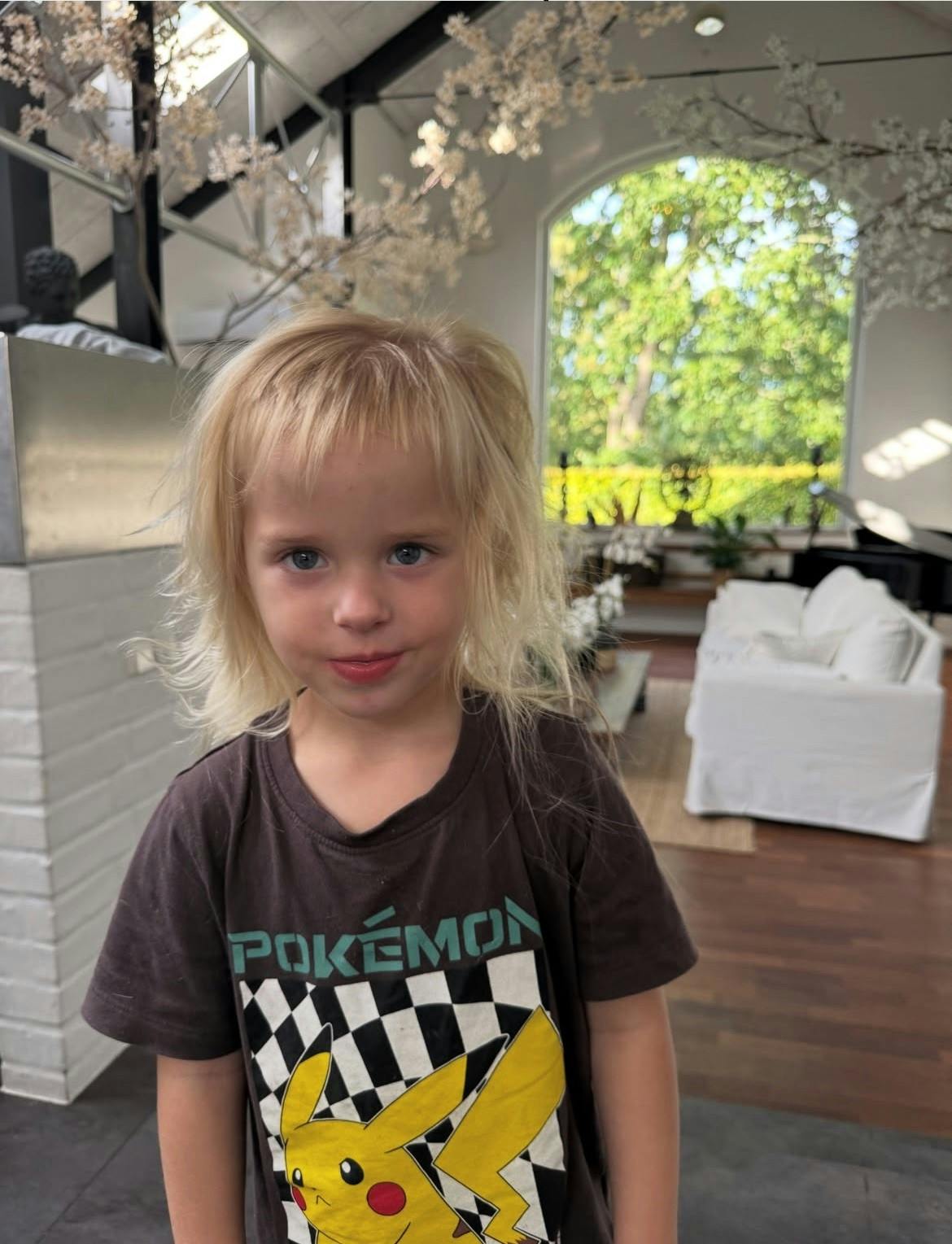 Aura med nyklippet hår.