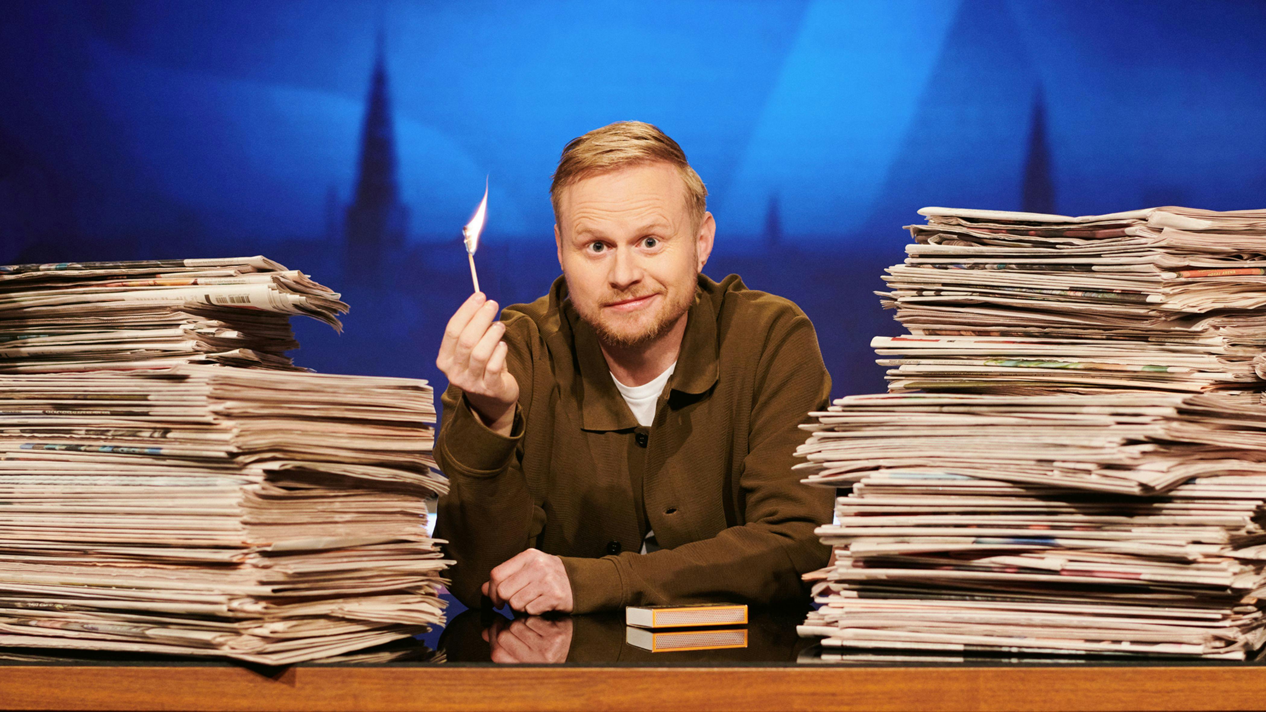 Jonatan Spang som vært på "Tæt på sandheden".