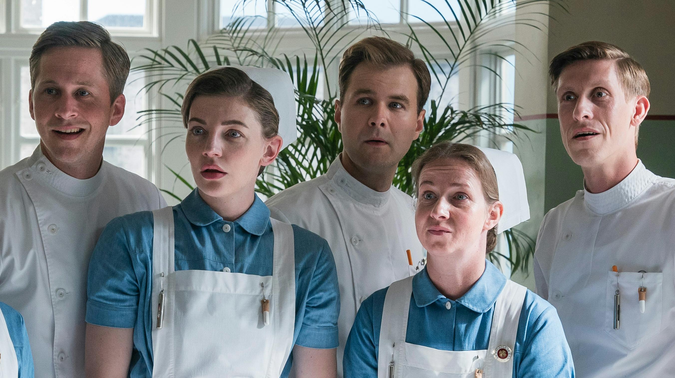 Elever fra Sygeplejskolen med Peter Rømer yderst tv.