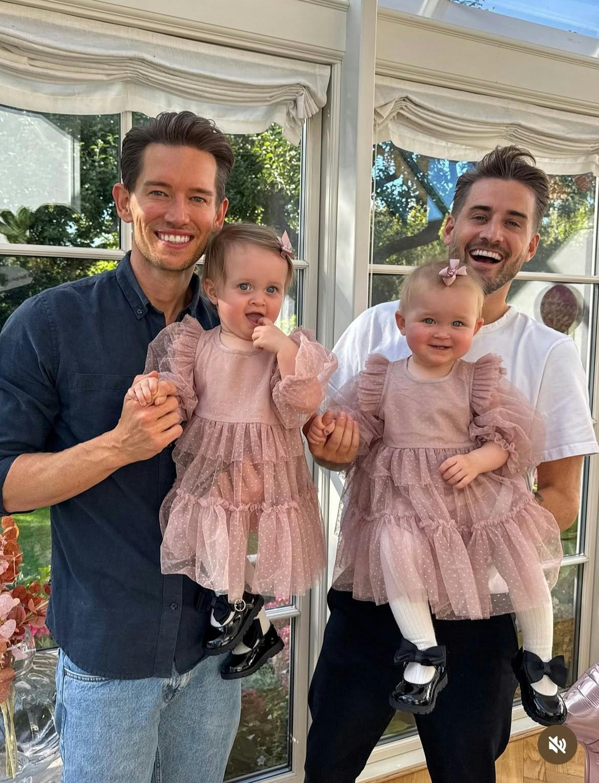 Morten Kjeldgaard med Emma og Frederik Haun med Nora.