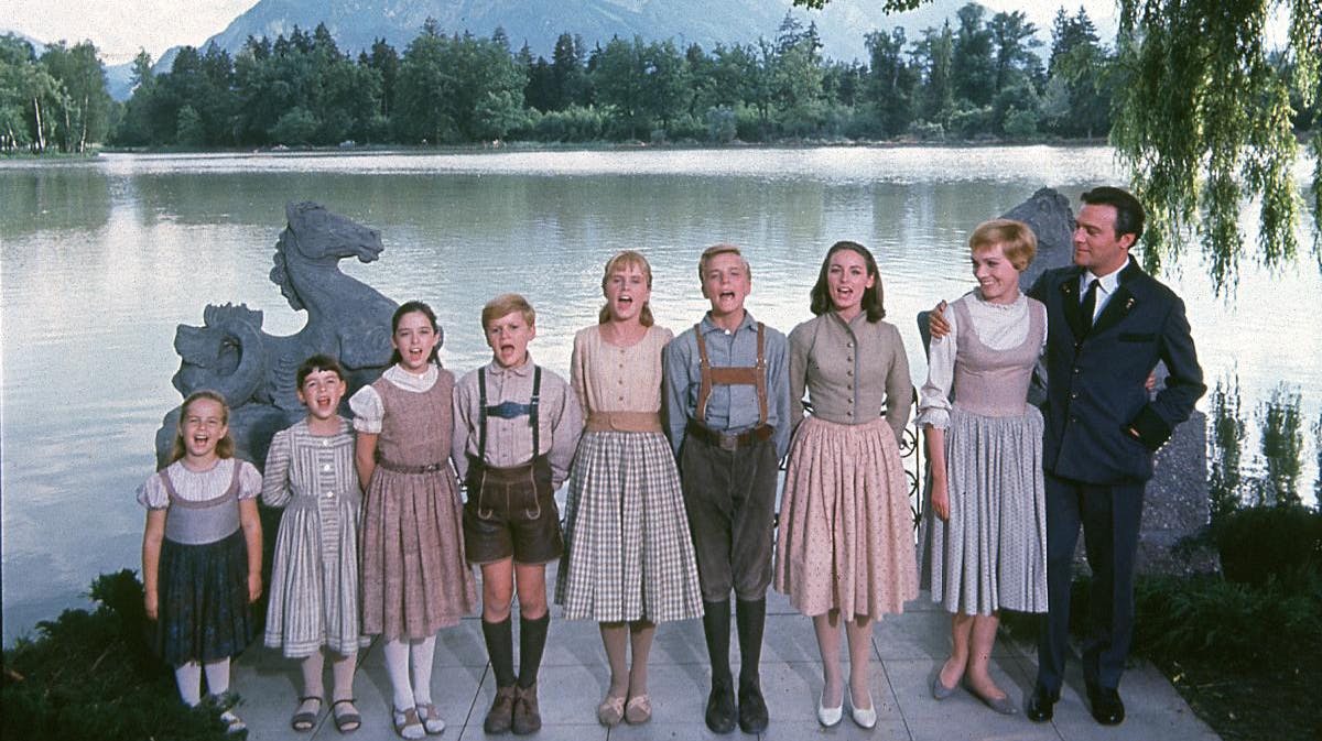 Kym Karath, Debbie Turner, Angela Cartwright, Duane Chase, Heather Menzies, Nicholas Hammond, Charmian Carr, Julie Andrews og Christopher Plummer fra "Sound of Music" i 1965. 