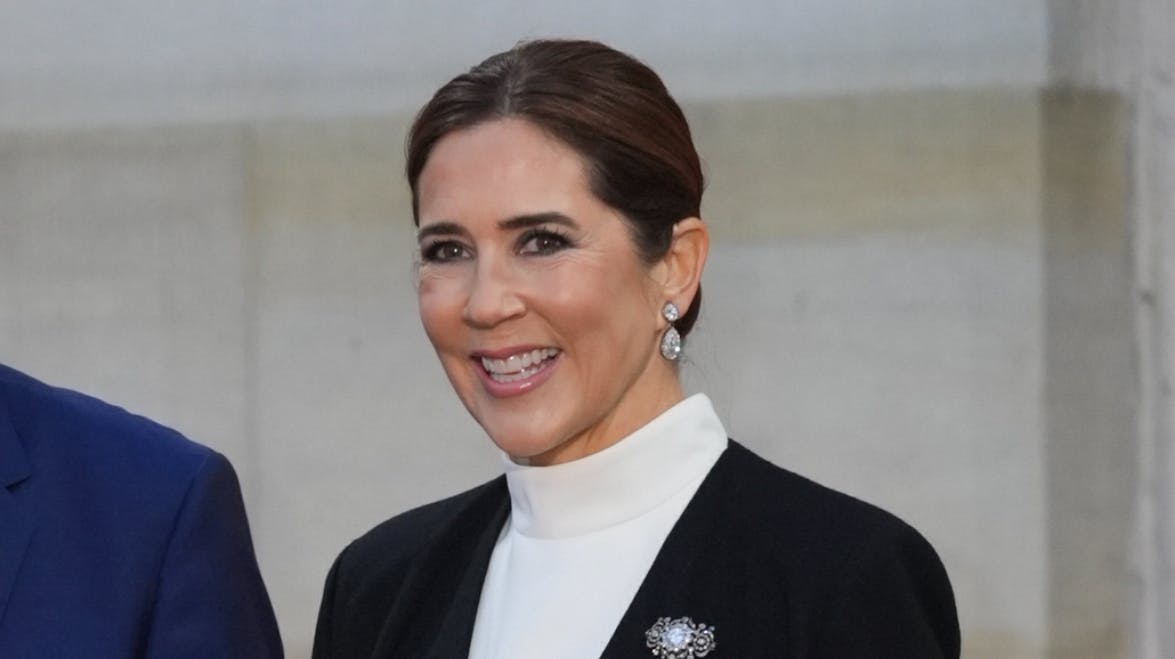 Dronning Mary i flot stil.