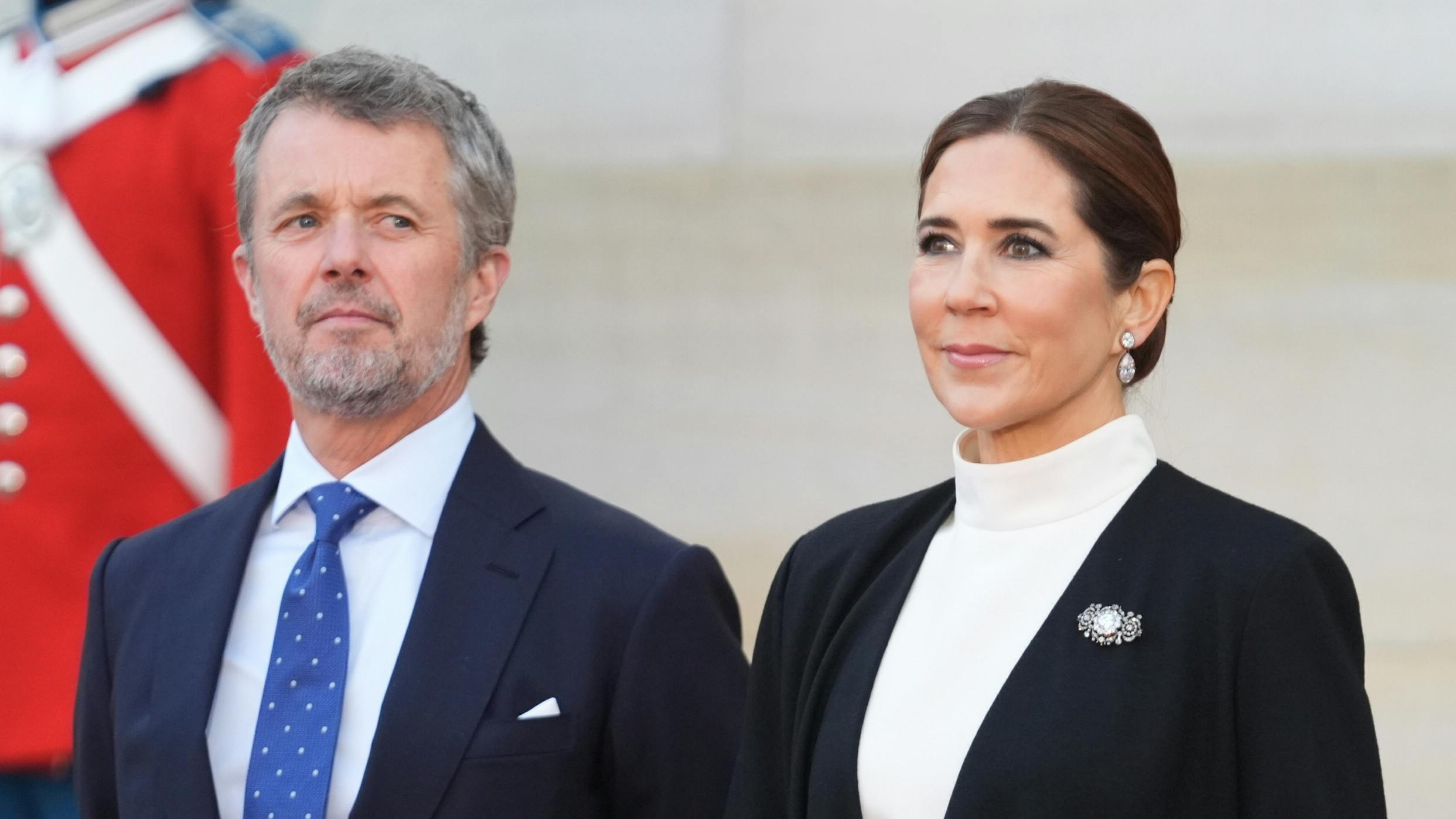 Kong Frederik og dronning Mary ved velkomsten til middag på Christian VII's Palæ.&nbsp;
