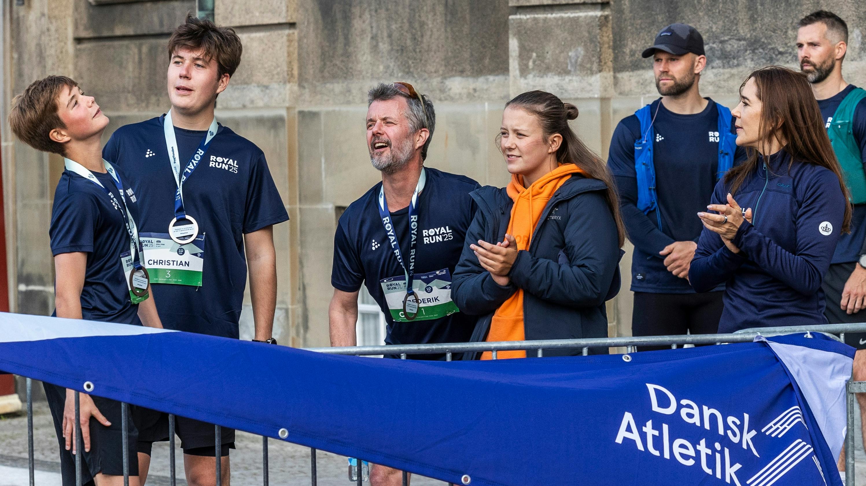 Prins Vincent, kronprins Christian, kong Frederik, prinsesse Isabella og dronning Mary.