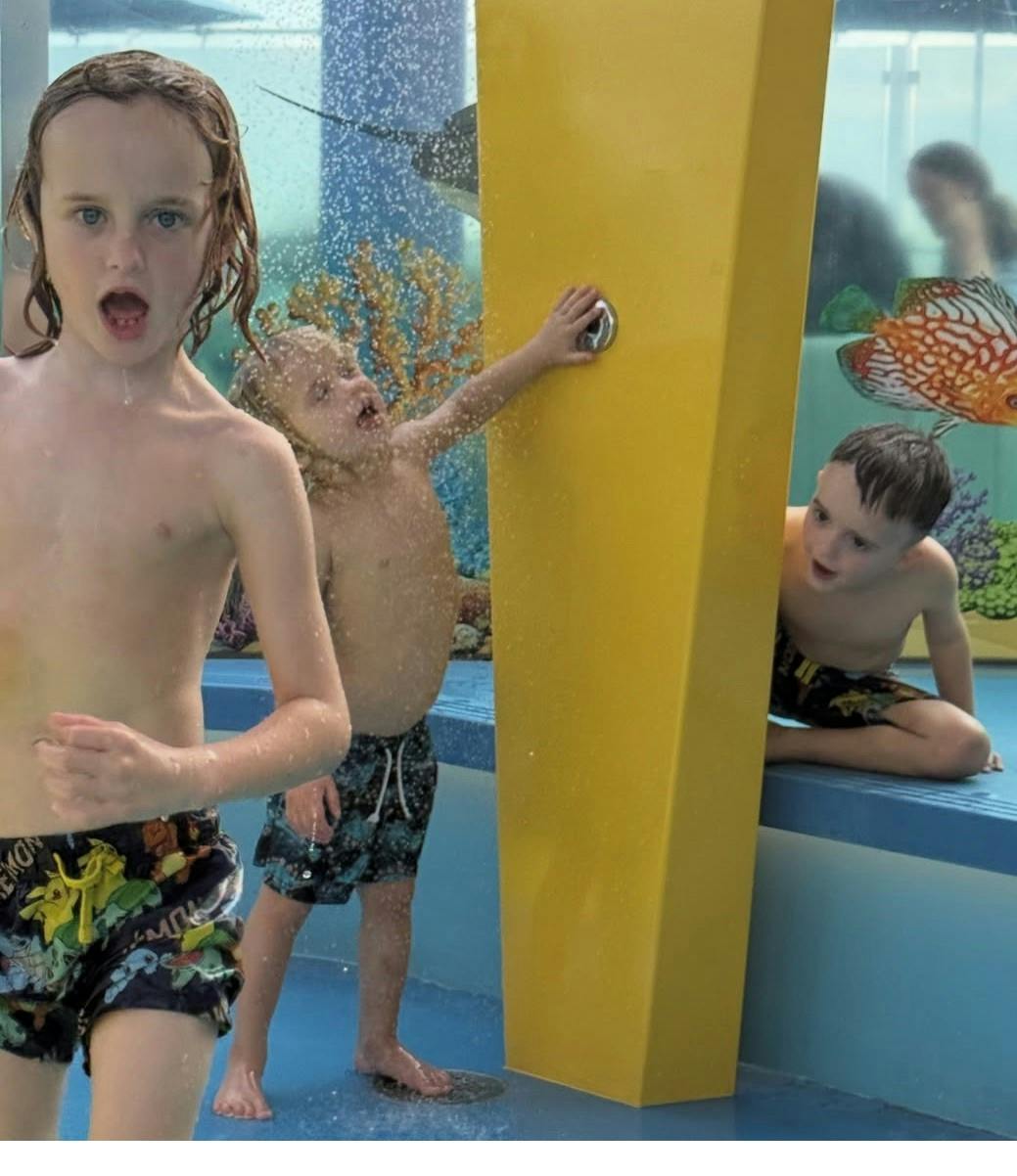 Lucas, Aura og Noah på krydstogt.