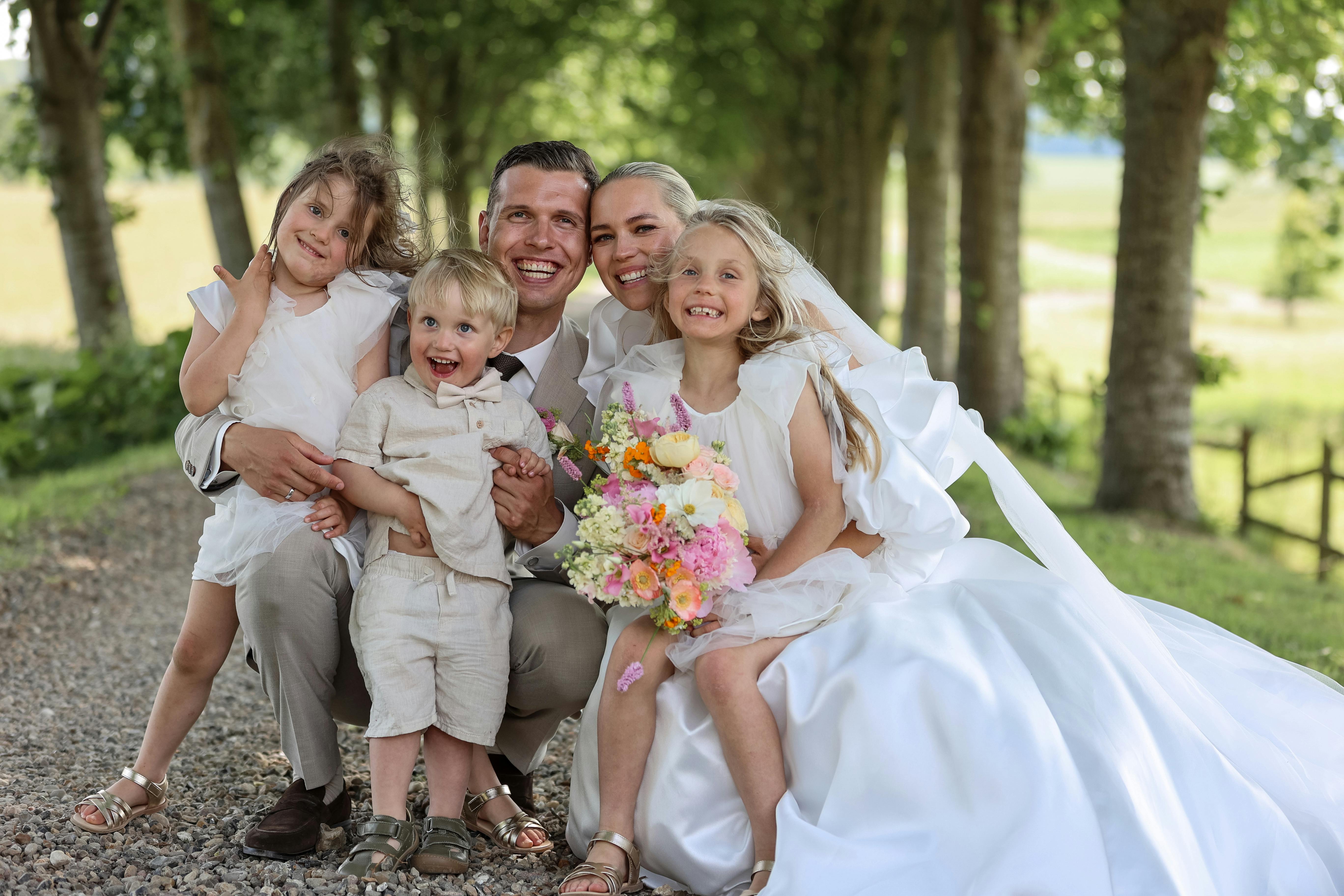 Nana og Frederik Ritz Krarup med Hailey, Pilou og Emily. 