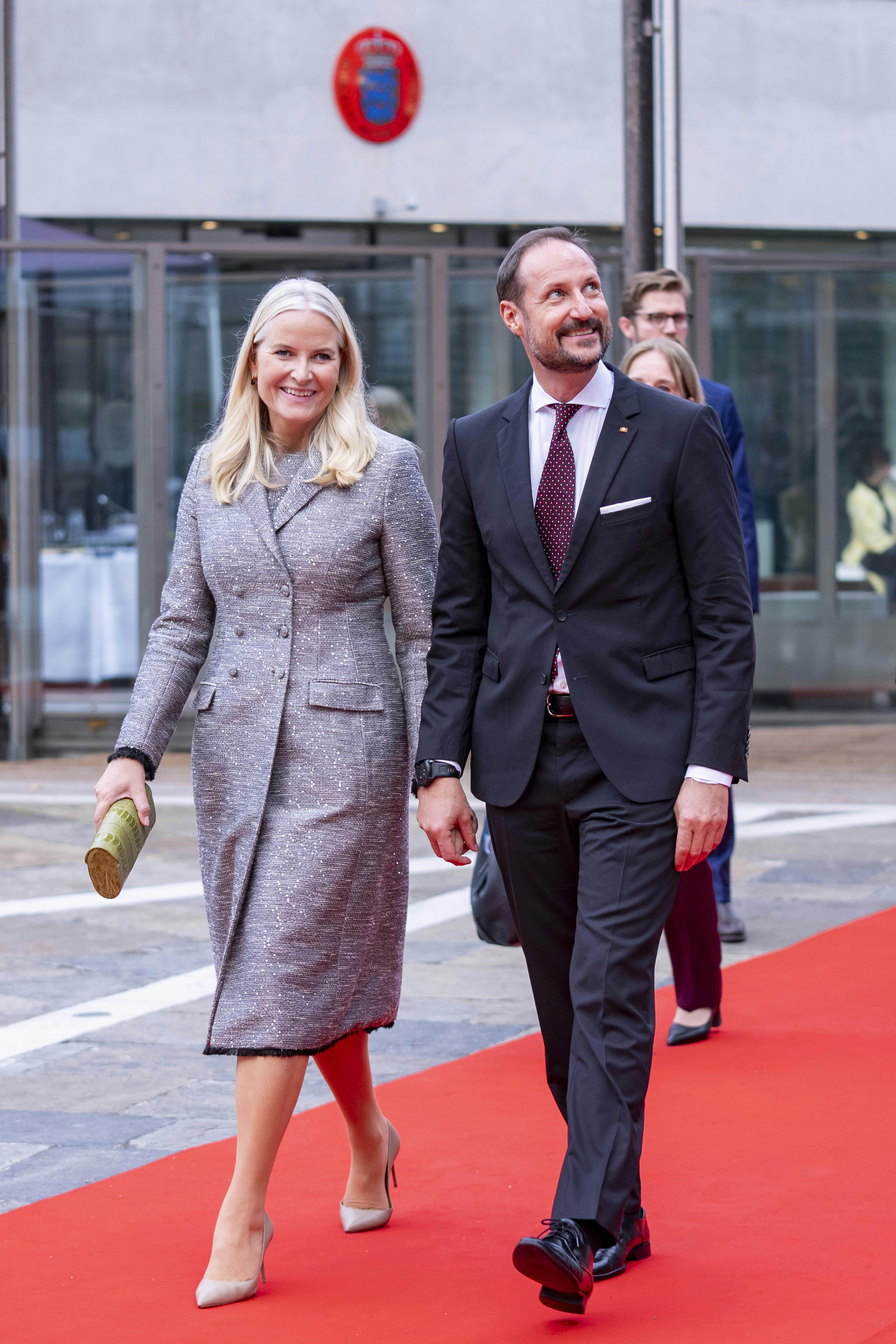 Det vil helt sikkert glæde kronprins Haakon, at han igen får selskab af sin hustru.