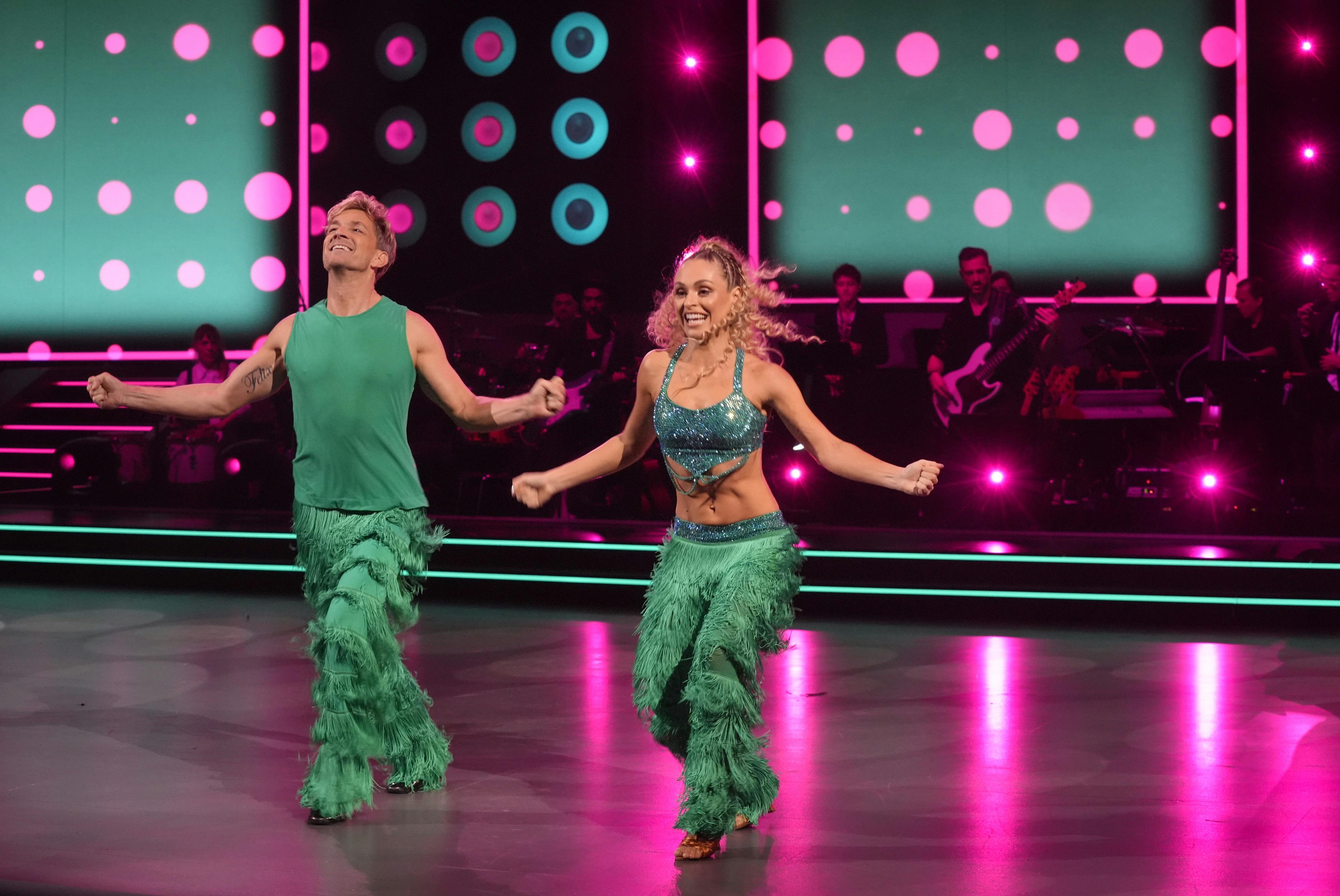 Tatoveringen på Michael Olesens arm kunne spottes under deres samba.