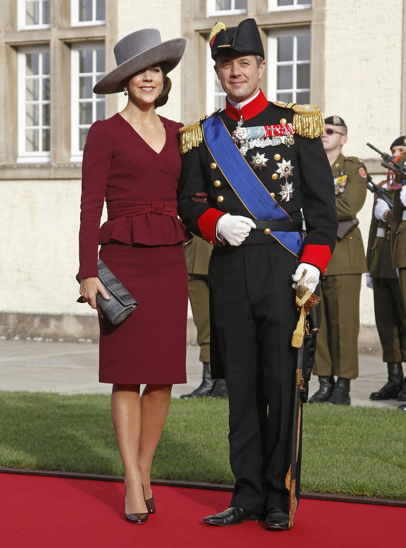 Denmark's Crown Prince Frederik (R) and Crown Princess Mary arrive at the religious wedding service of Luxembourg's Hereditary Grand Duke Guillaume and Countess Stephanie de Lannoy at the Cathedral Notre Dame in Luxembourg October 20, 2012. REUTERS/Vincent Kessler (LUXEMBOURG - Tags: ENTERTAINMENT SOCIETY ROYALS)
