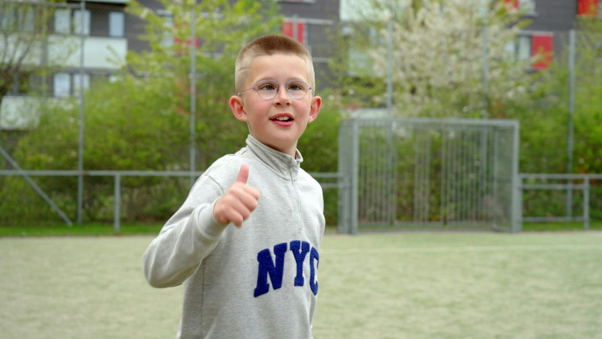 Matias på fodboldbanen.