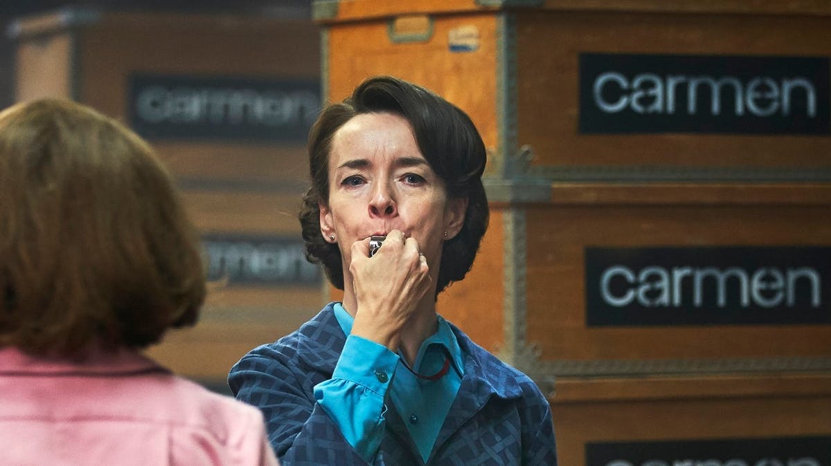 Maria Rossing spiller Birthe i "Carmen Curlers"