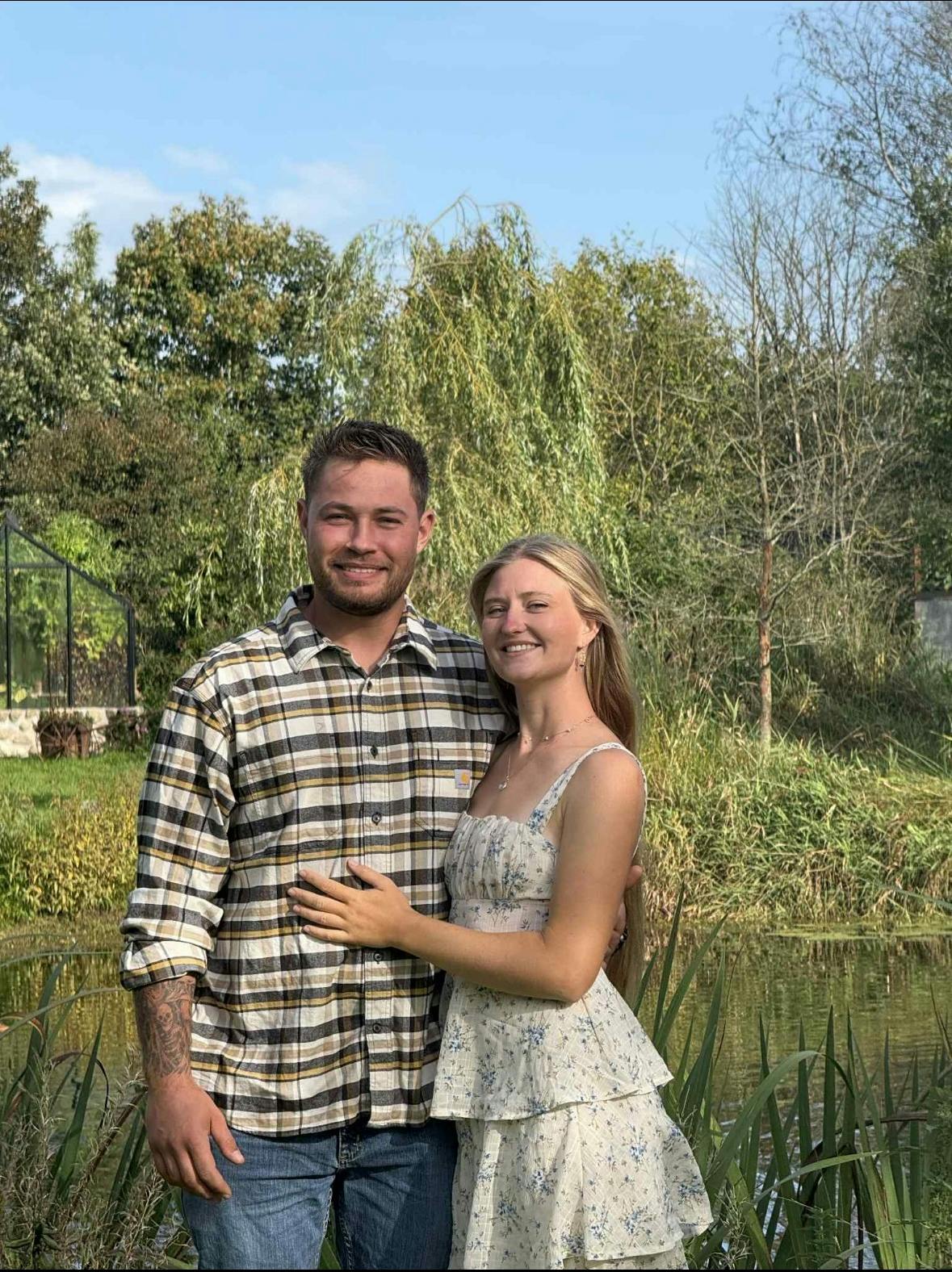 Mia er blevet kæreste med 25-årige Oliver, som er selvstændig tømrer, efter "Landmand søger kærlighed"
