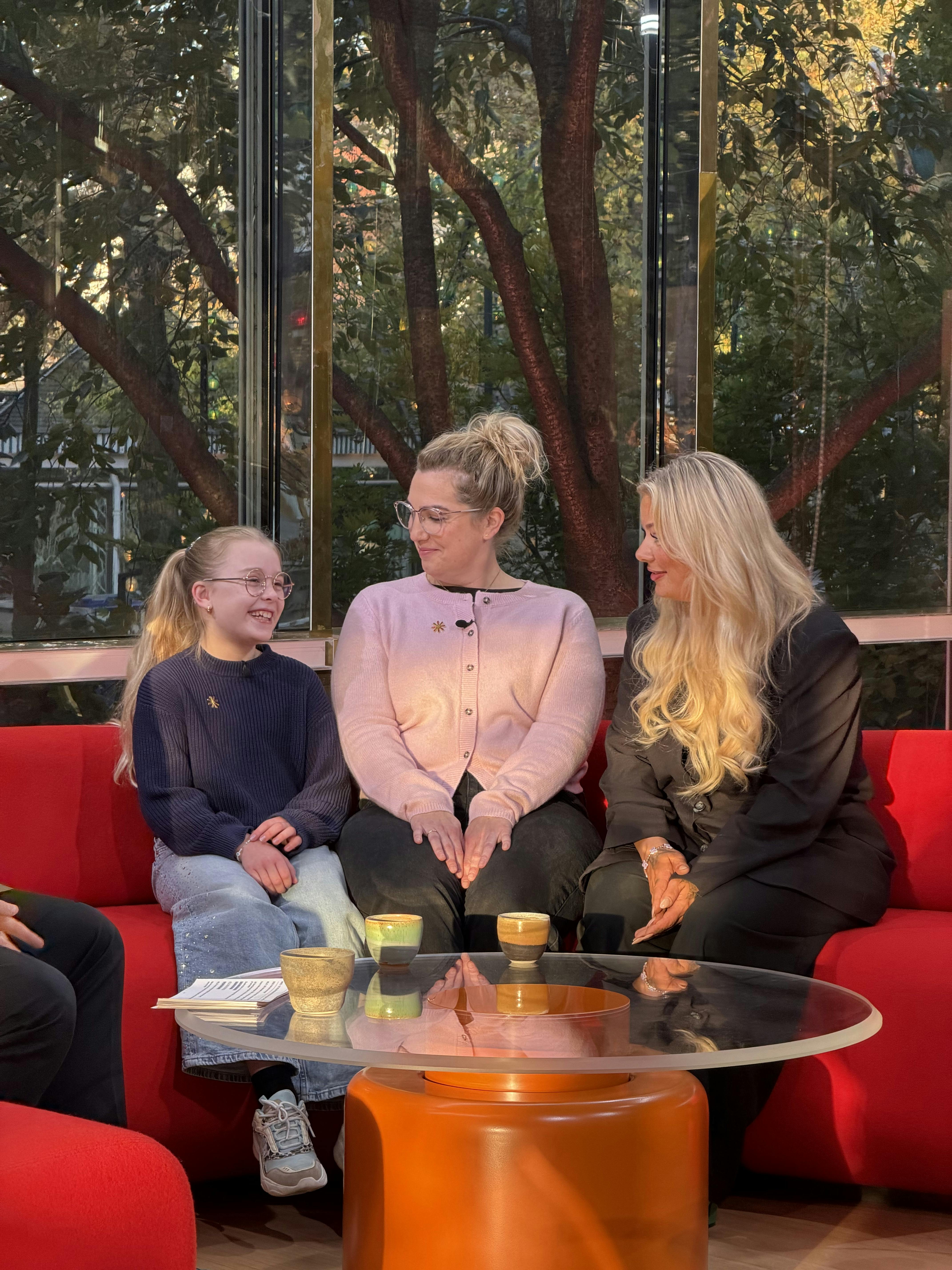 9-årige Nellie med sin mor Line og musiker Sissal i "Go' morgen Danmark".