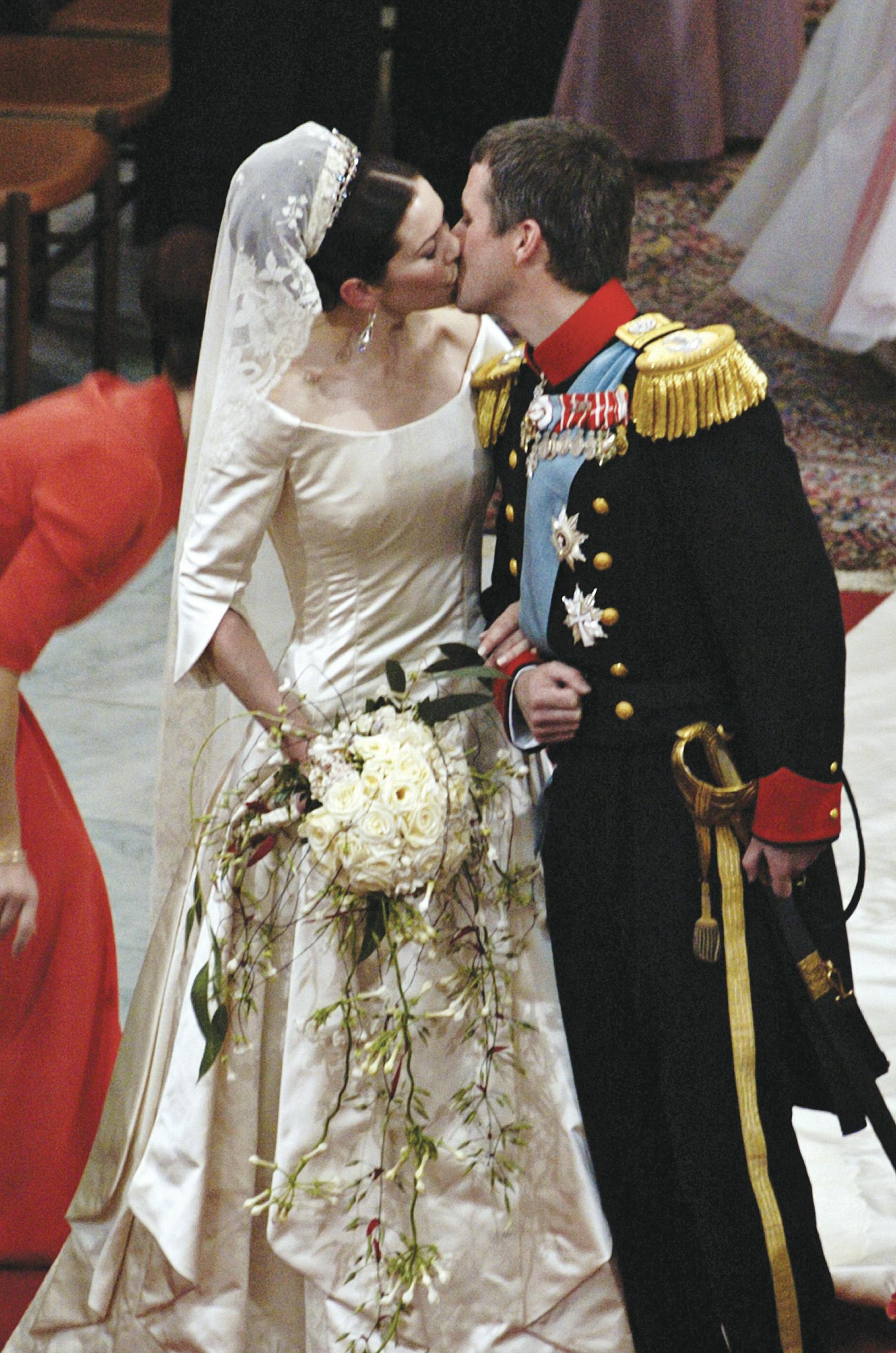 Kærligheden strålede ud af Mary Donaldson og daværende kronprins Frederik, da de blev gift den 14. maj 2004 i Vor Frue Kirke.