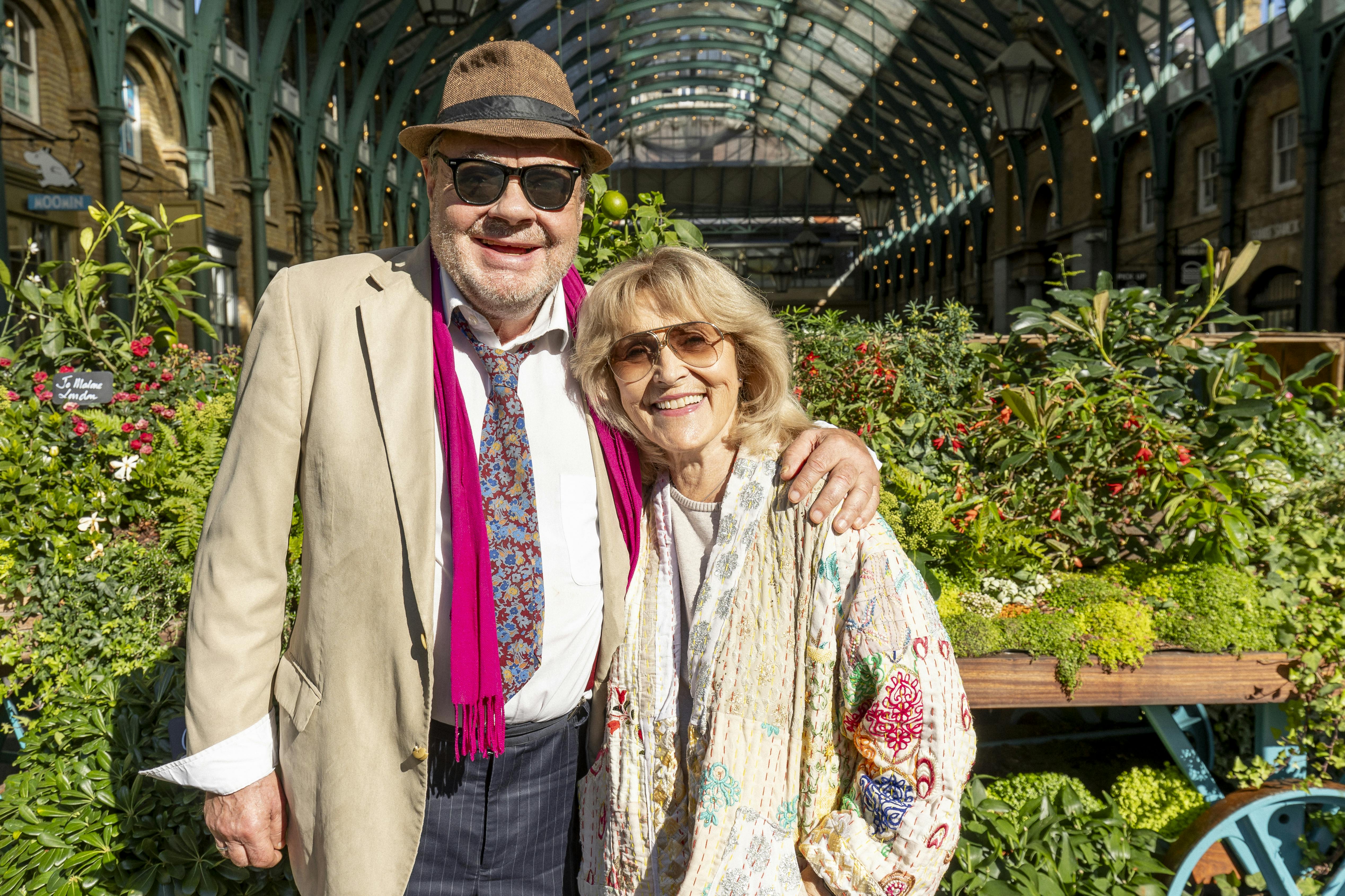 Humøret var højt hos Tommy Kenter og Susse Wold i Covent Garden i London. 