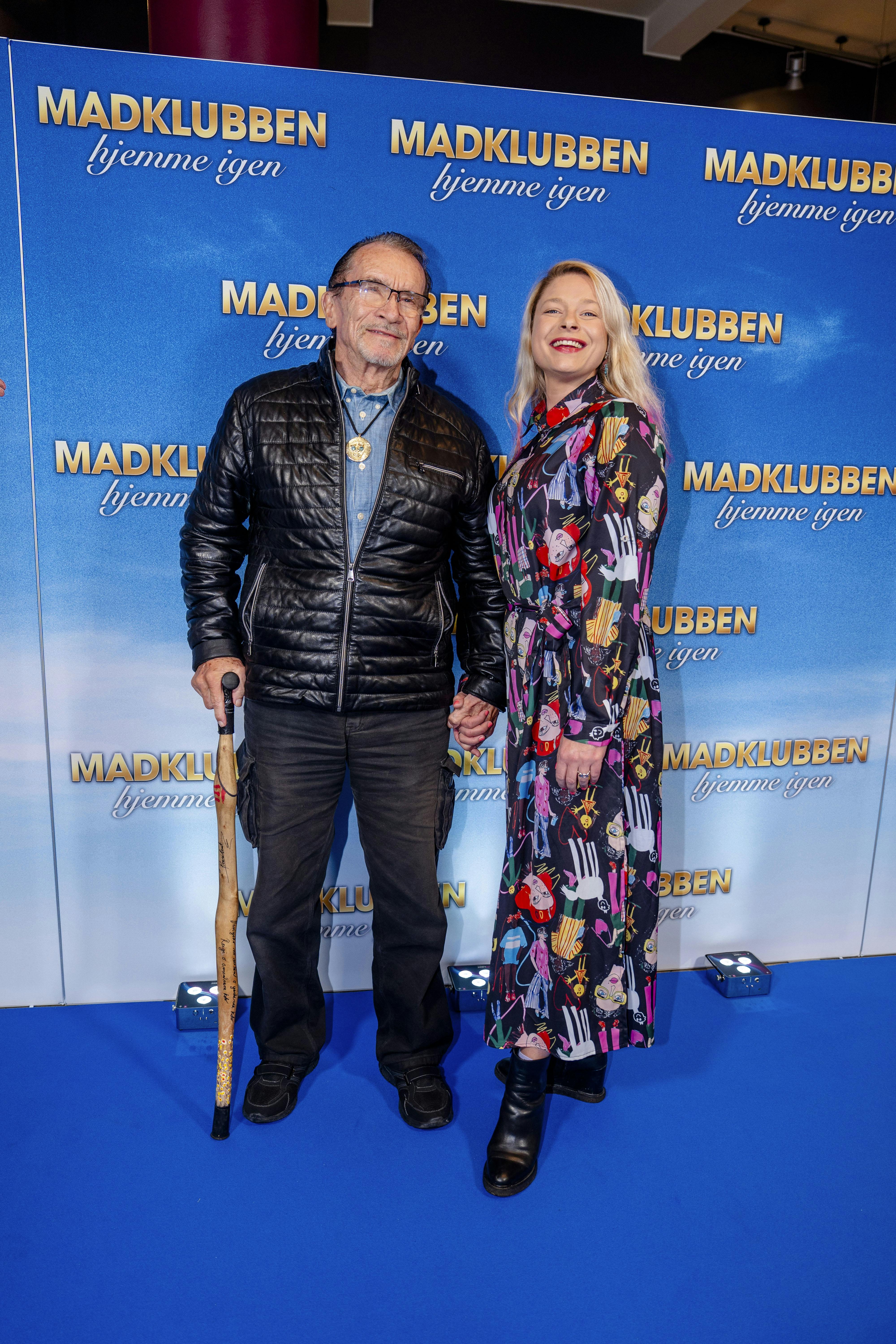 Anne Bergfeld til premiere med sin far Erik Holmey.