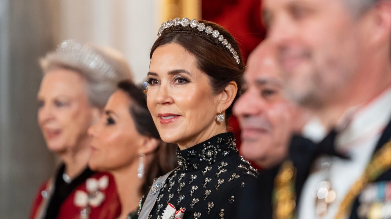 Dronning Mary med diademet fra Rosenstensættet.