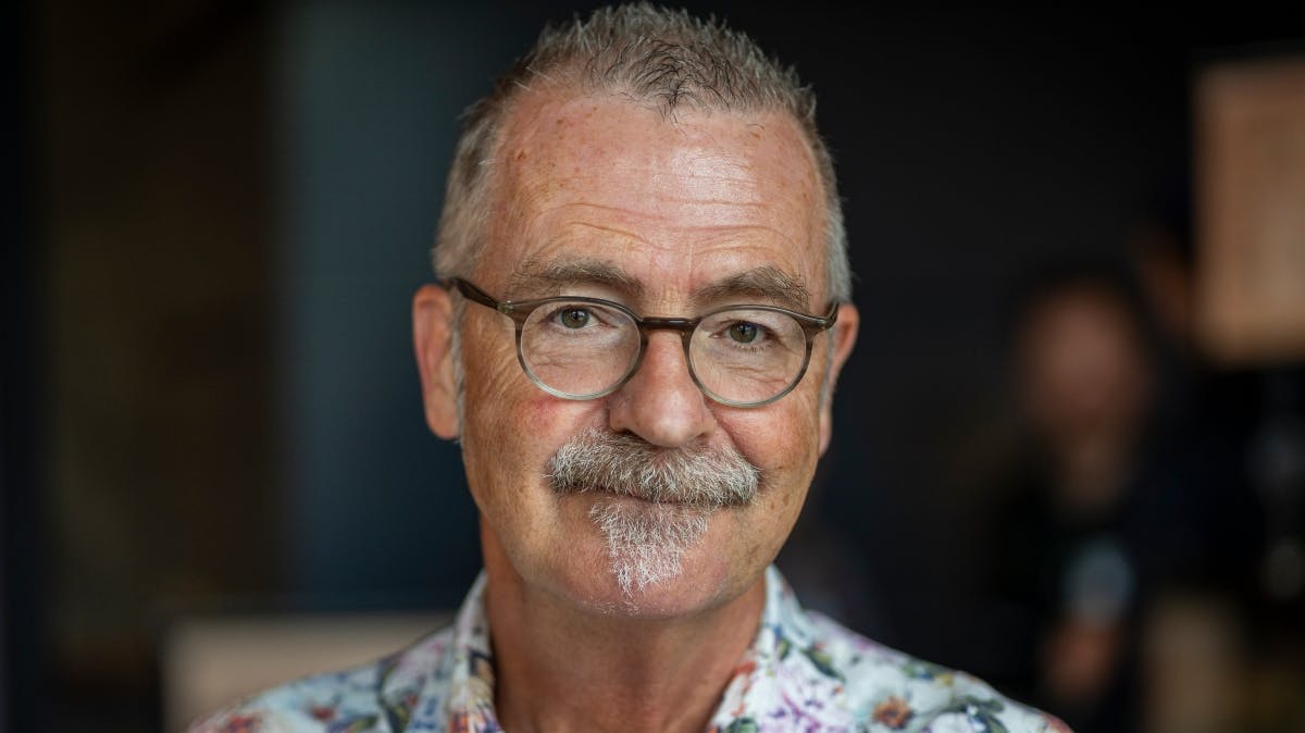 Adrian Hughes' radioprogram lukker