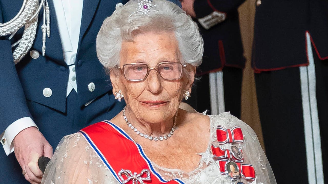 Prinsesse Astrid ankommer til Stortingsmiddag på det kongelige slot i Oslo
