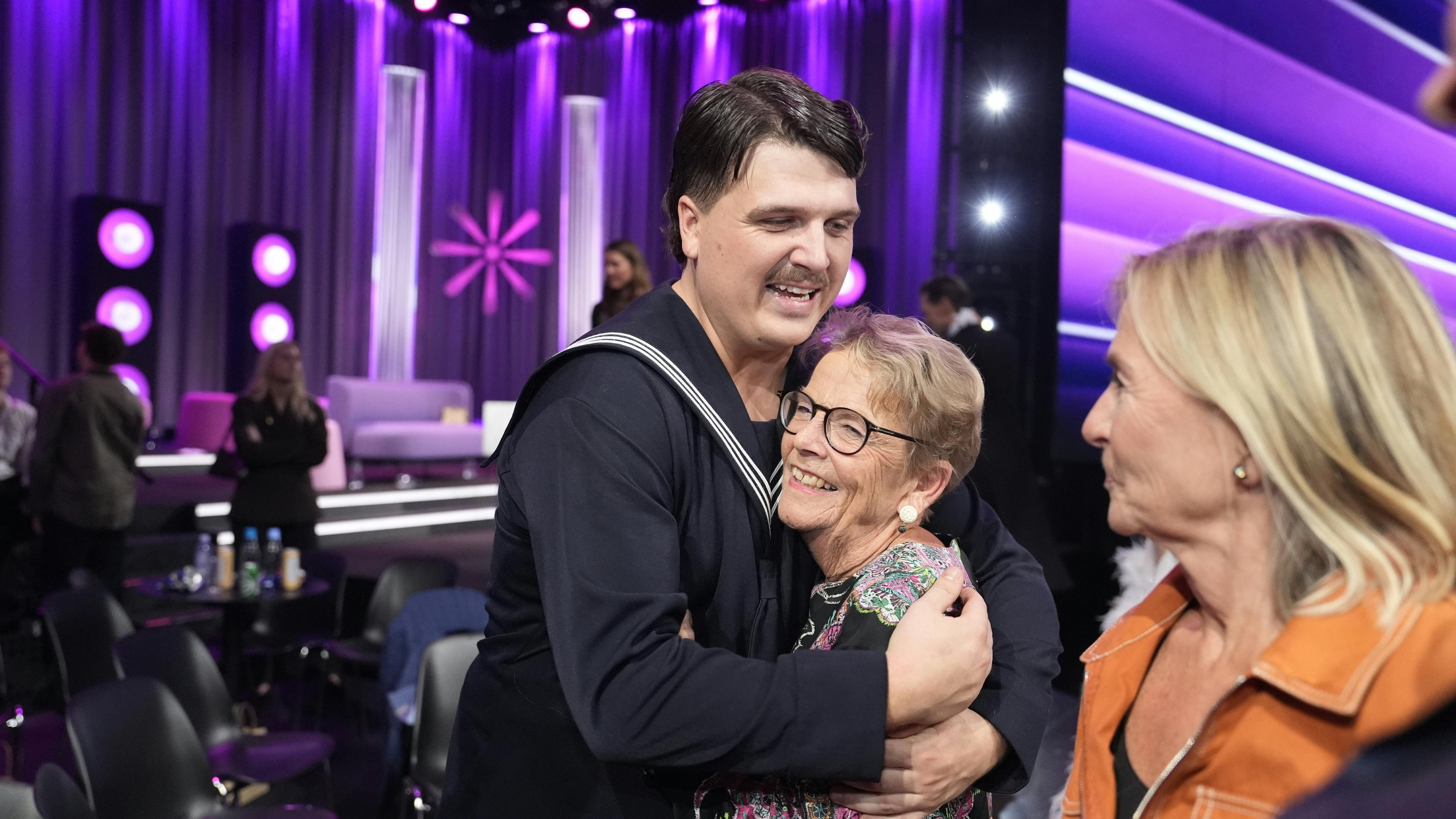 Alfred Midé Erichsen fik store kram af sin mormor i "Vild med dans"-pausen