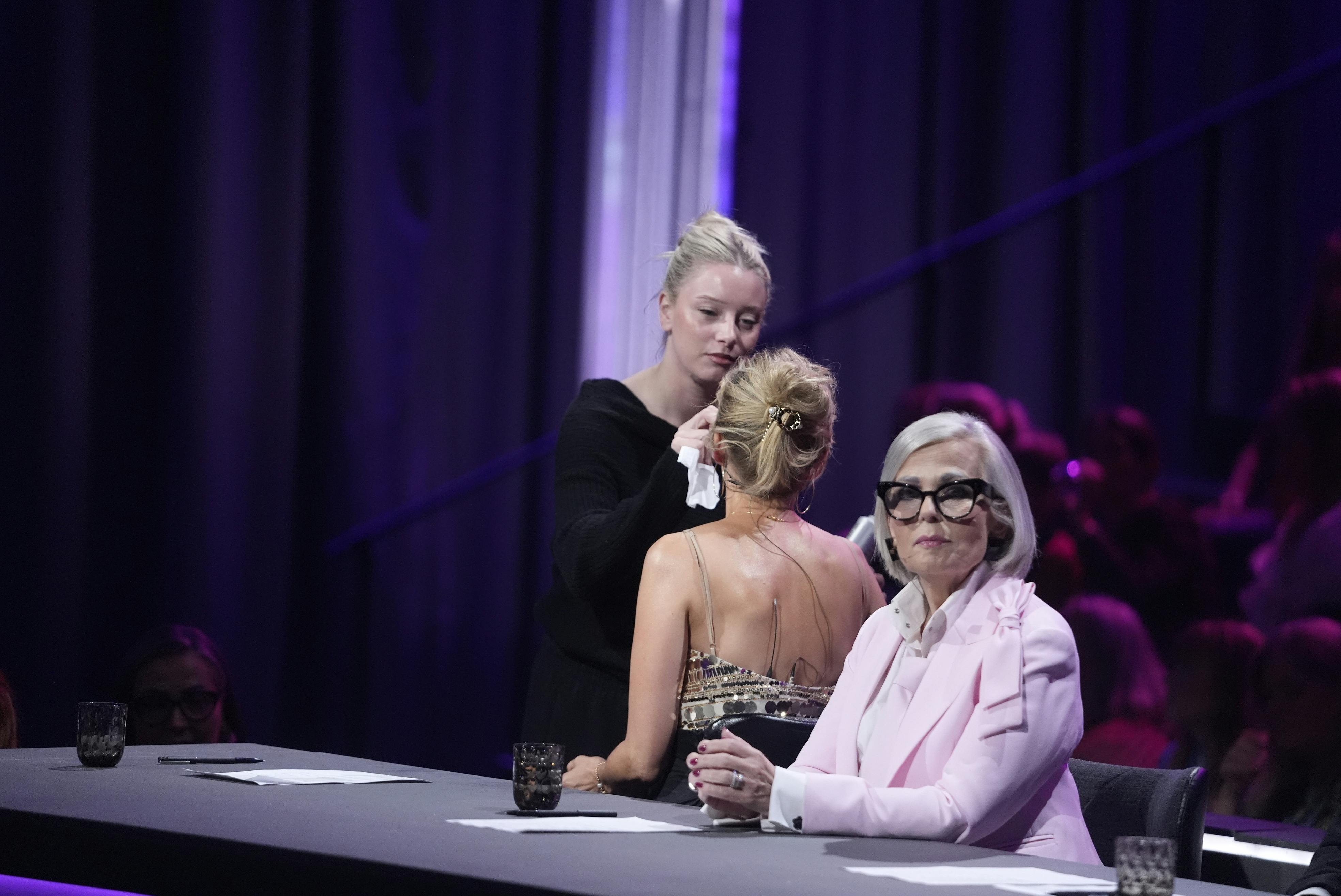 Marianne Eihilt måtte lige have sin makeup rettet efter hyldesten af Jens Werner og Britt Bendixen.