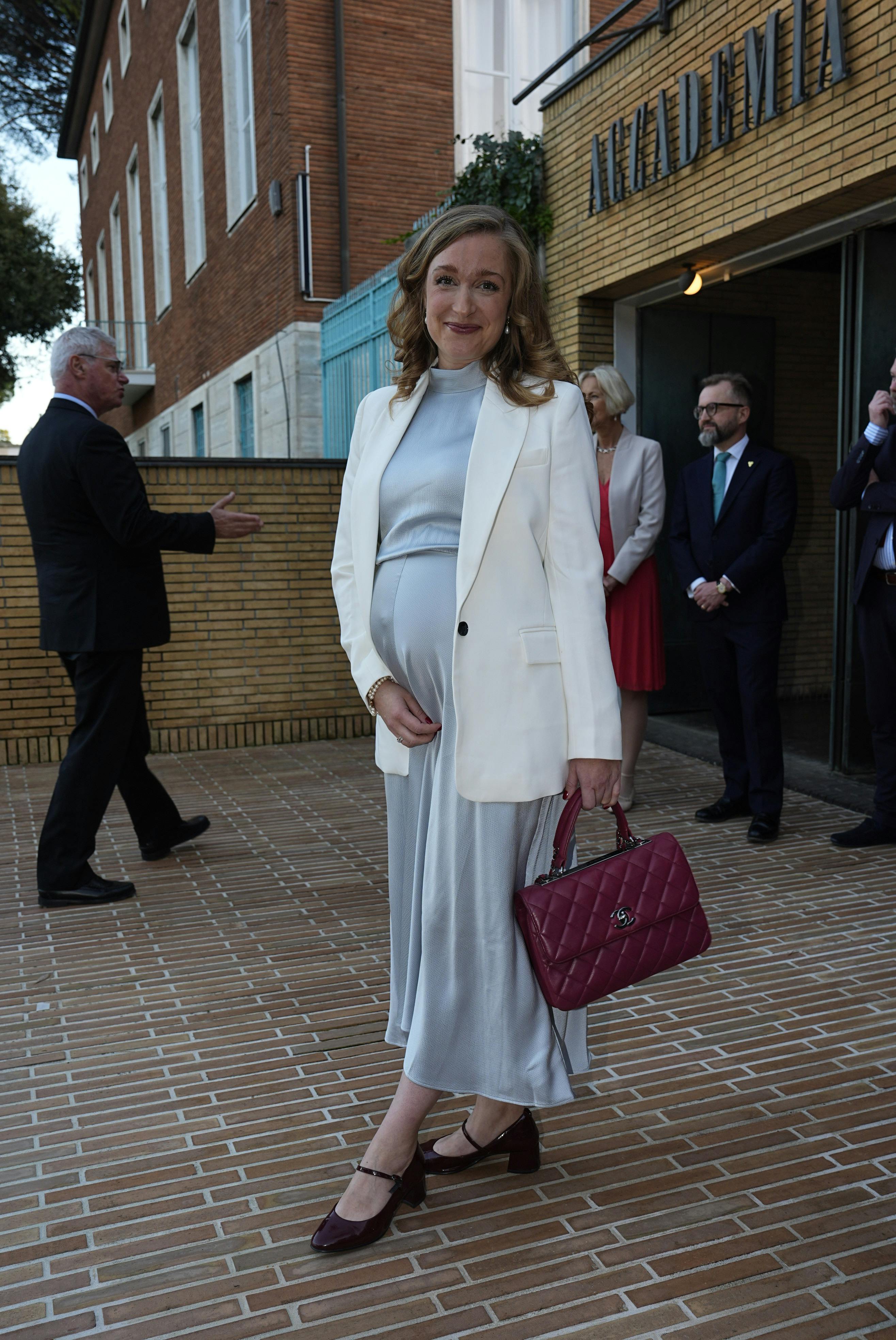 Camilla Søe i sin Samsøe Samsøe-kjole, som hun også havde på til kunstnerbal, i Rom.