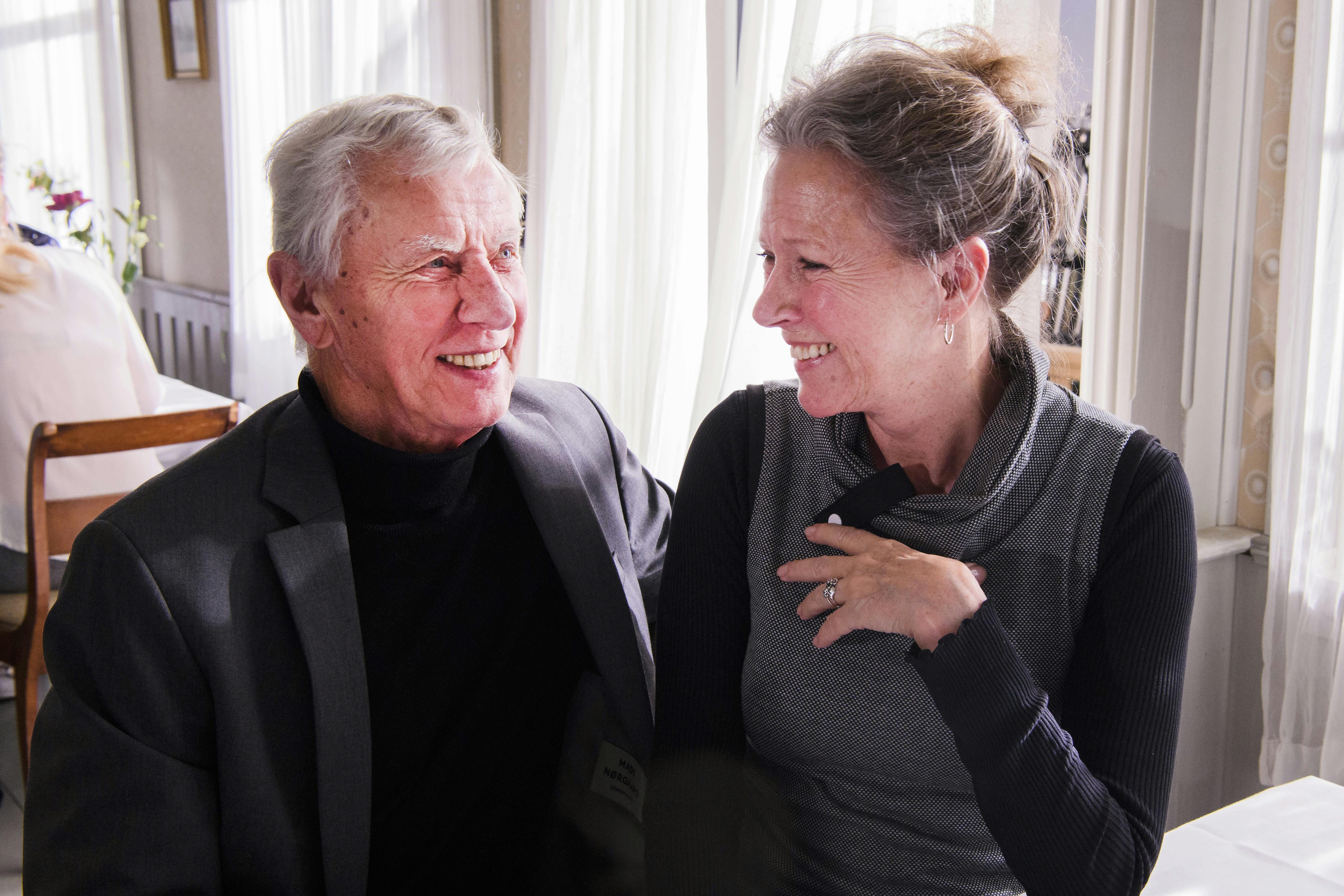 Paul Hüttel og Birthe Neumann til pressemøde på "Badehotellet" i 2017.