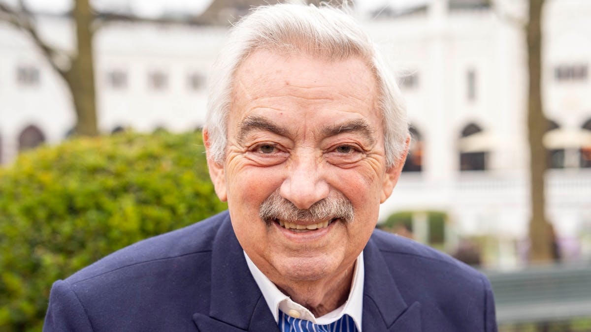 Johnny Reimar har modtaget Ridderkorset