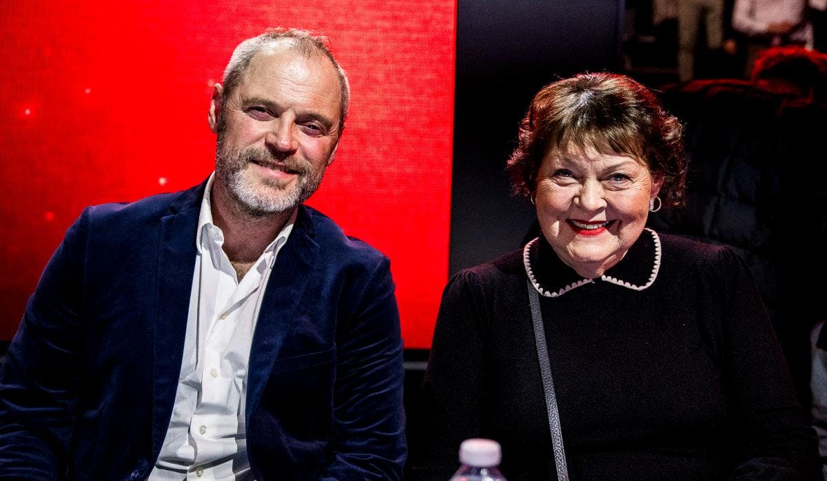 Jacob Lohmann og Lise-Lotte Lohmann i callcentret, da TV 2 sendte "Knæk Cancer - et show for sagen" lørdag 25. oktober 2025.
