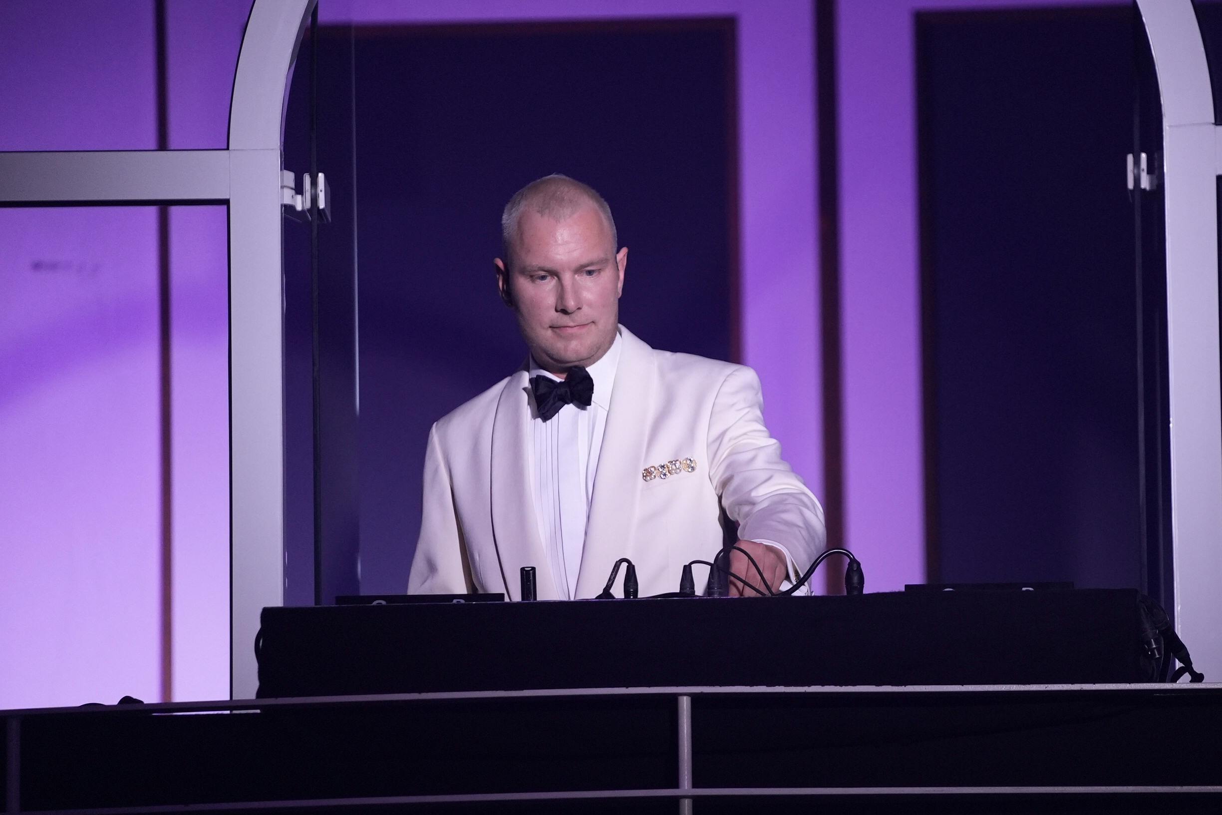 Pelle Peter Jencel har fået æren af at være konferencier ved "Kongeparrets Priser 2025".