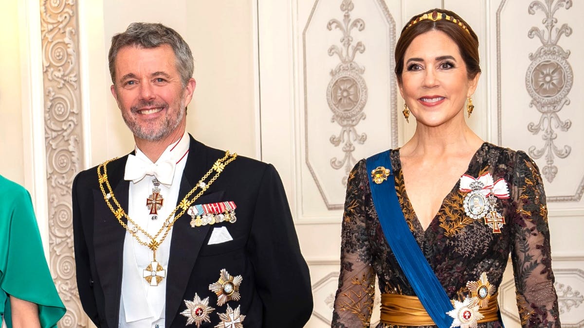 Kong Frederik og dronning Mary er i hovedrollerne til statsbanket på slottet