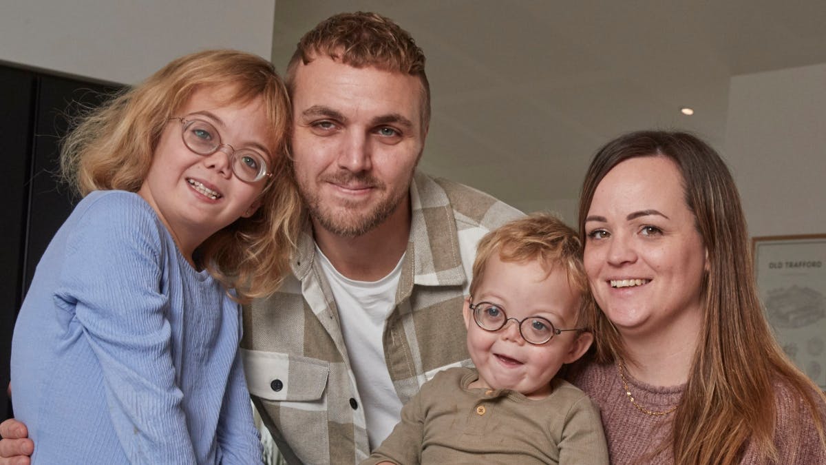 Kasper og Karina Arensbach med børnene Nalina og Noor. 