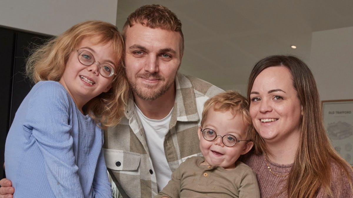 Kasper og Karina Arensbach med børnene Nalina og Noor.