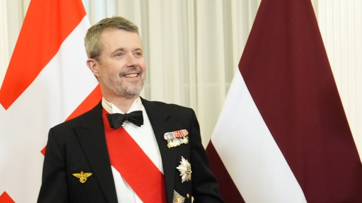 Kong Frederik fik pludselig øje på en kammerat.