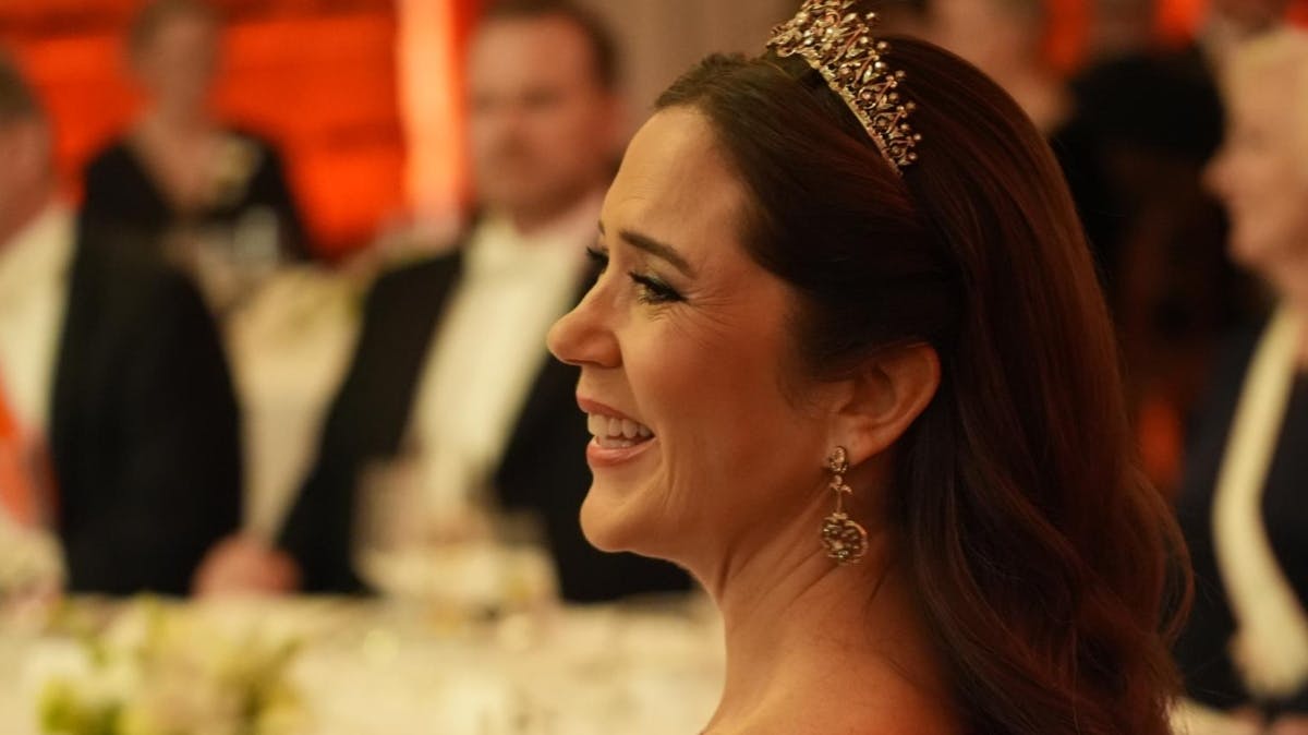 Dronning Mary til galla på Riga Slot under statsbesøget i Letland.