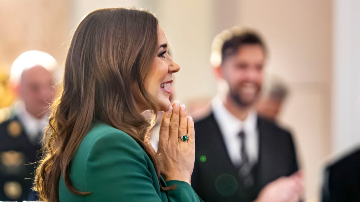 Dronning Mary var yderst begejstret over det smukke indslag.