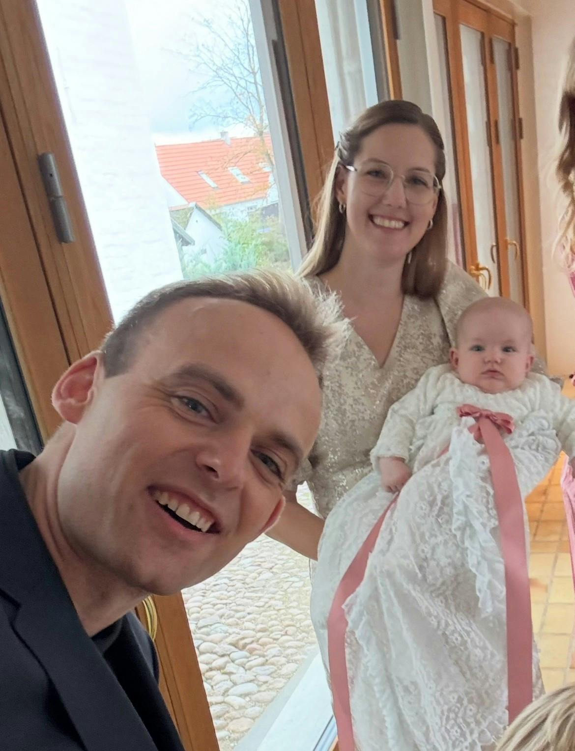 Mads Vad og veninden Stine, der er gudmor til dåbsbarnet Aya.