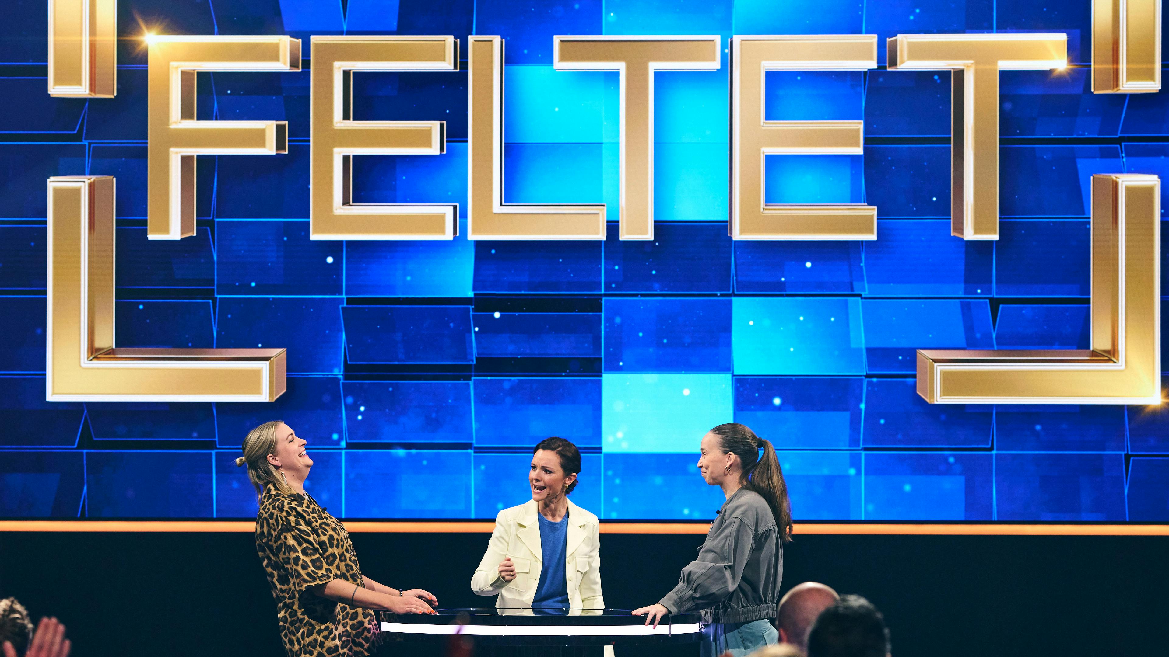 Den første duel i "Feltet - Danmarks største quizkamp" står mellem Vicki Knudsen og Merete Mærkedahl.