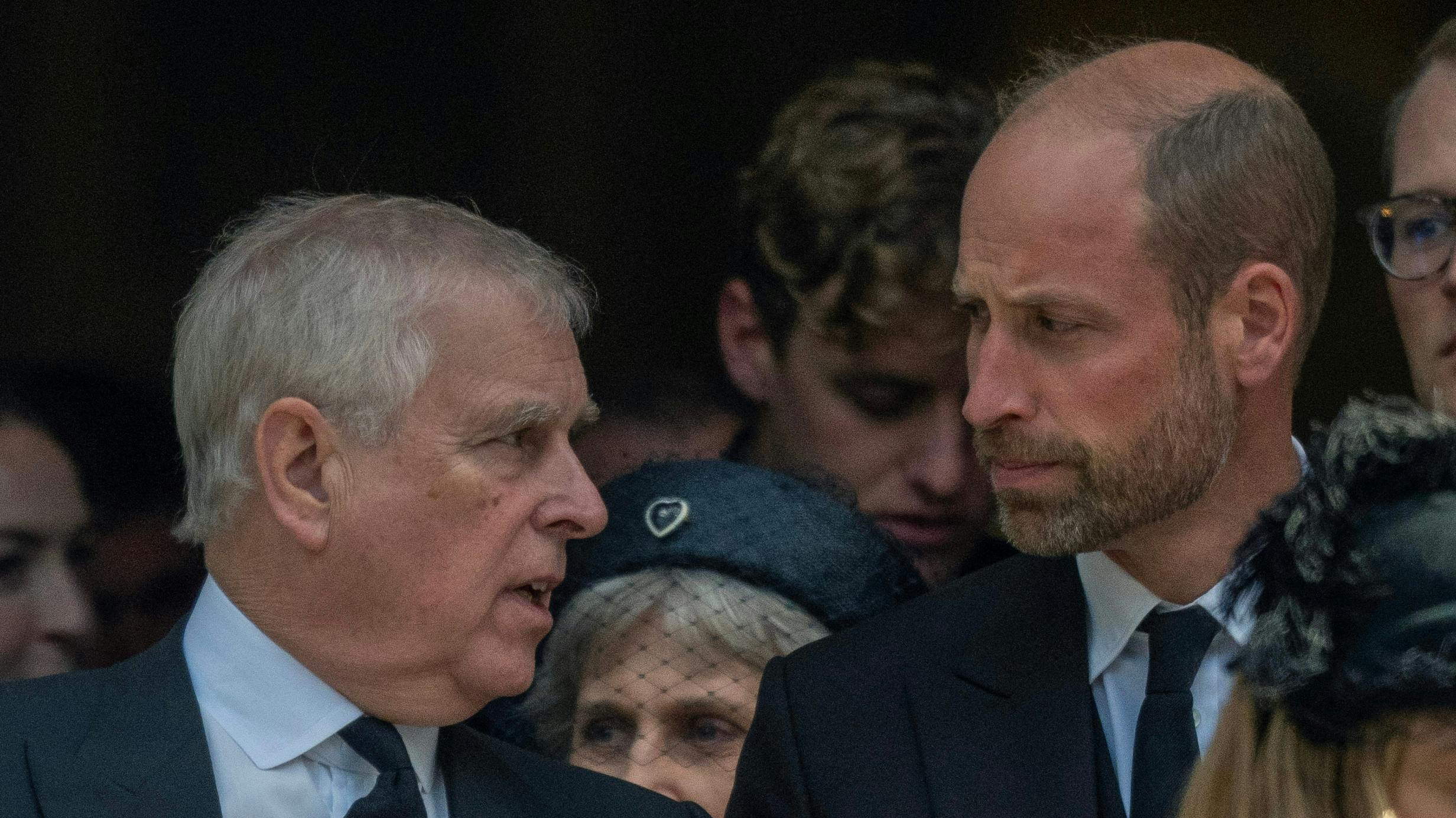 Andrew Mountbatten Windsor og prins William var begge med til hertuginden af Kents begravelse.