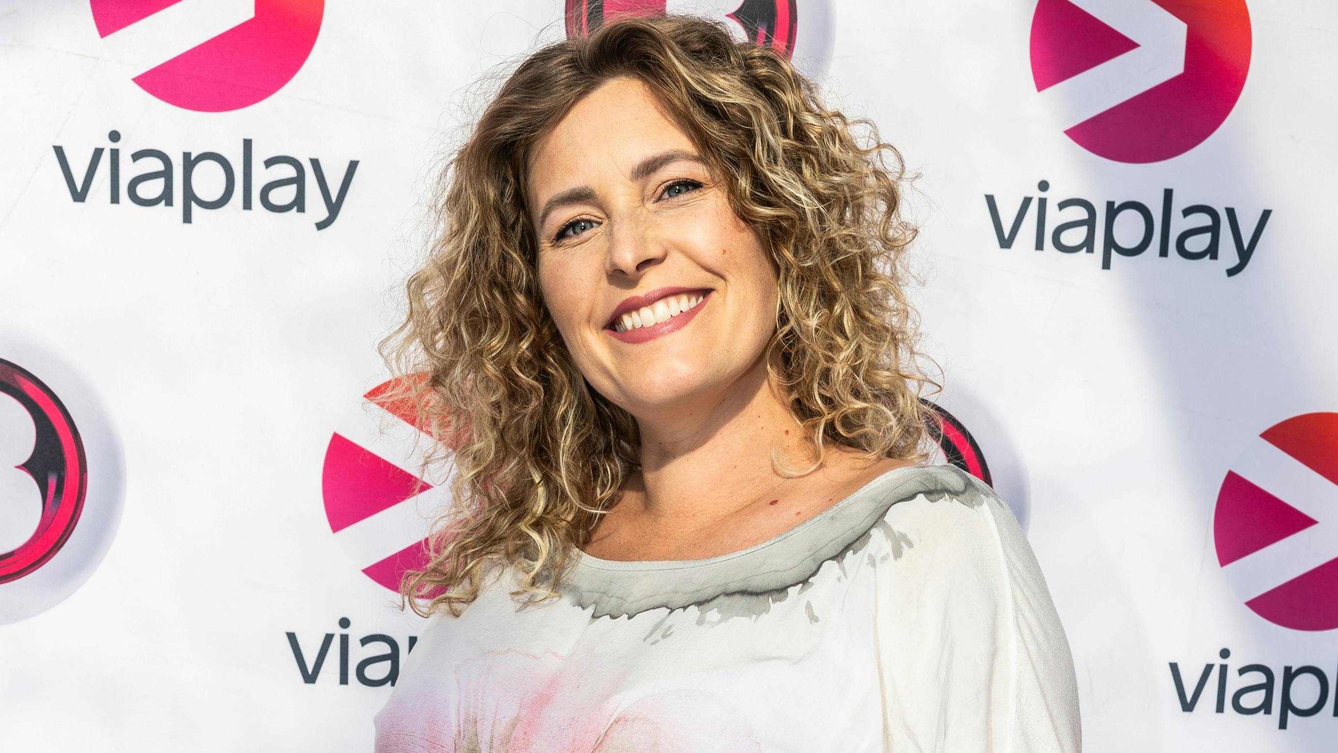 Sangerinden Kat Stephie Holst er blevet mor. 